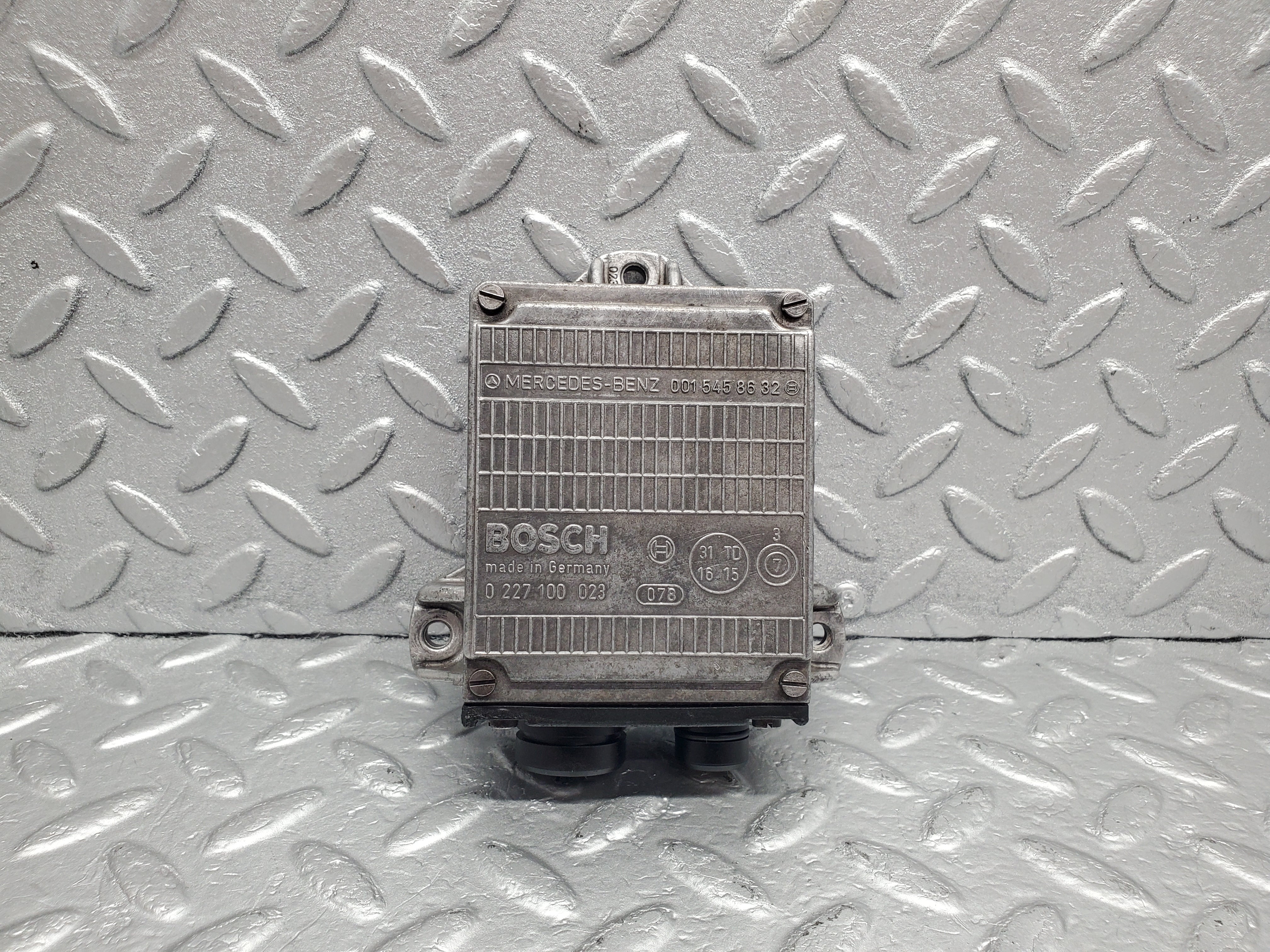 49815 Mercedes-Benz R107 380SL Ignition Control Unit Bosch 0015458632