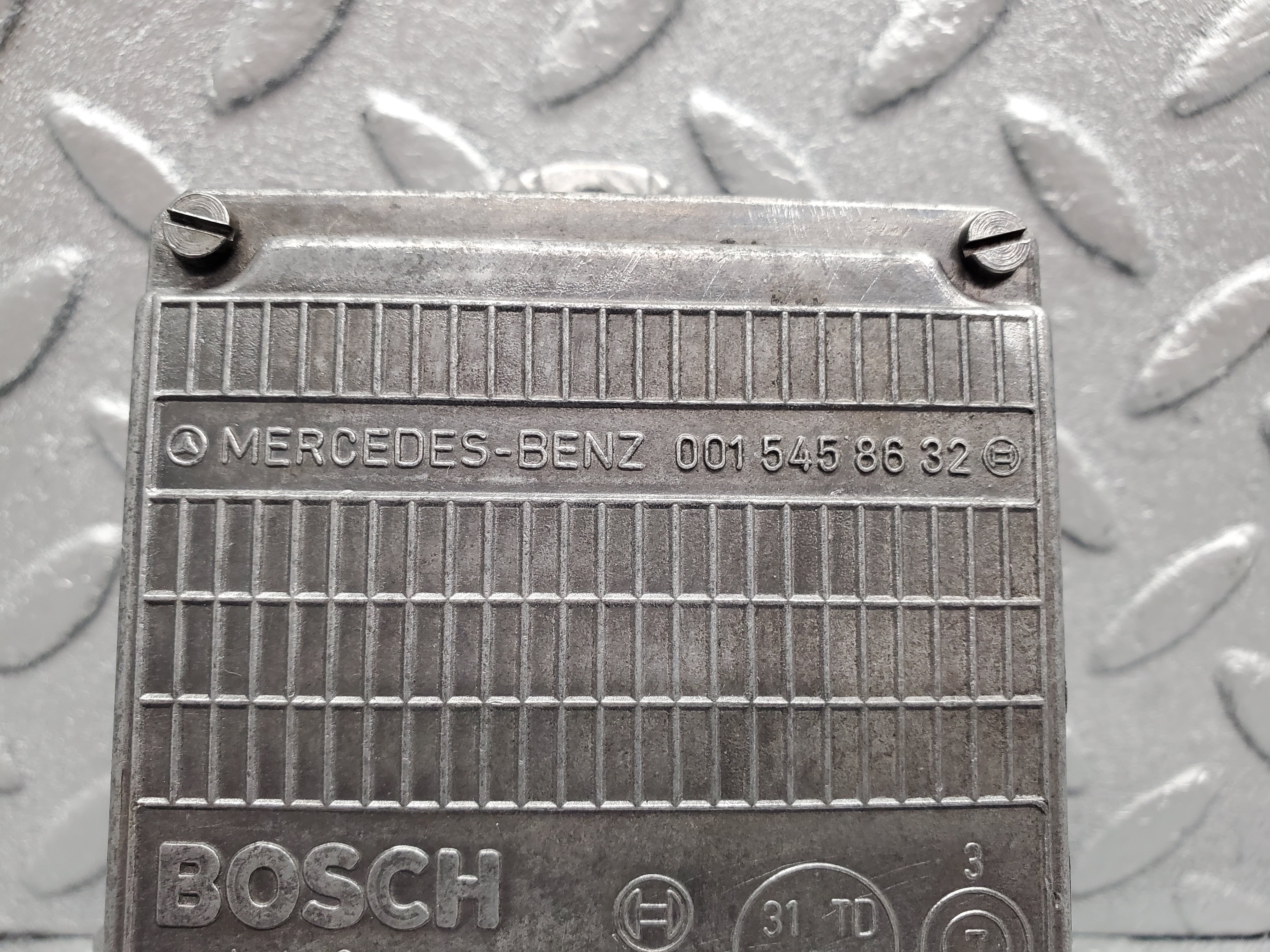 49815 Mercedes-Benz R107 380SL Ignition Control Unit Bosch 0015458632