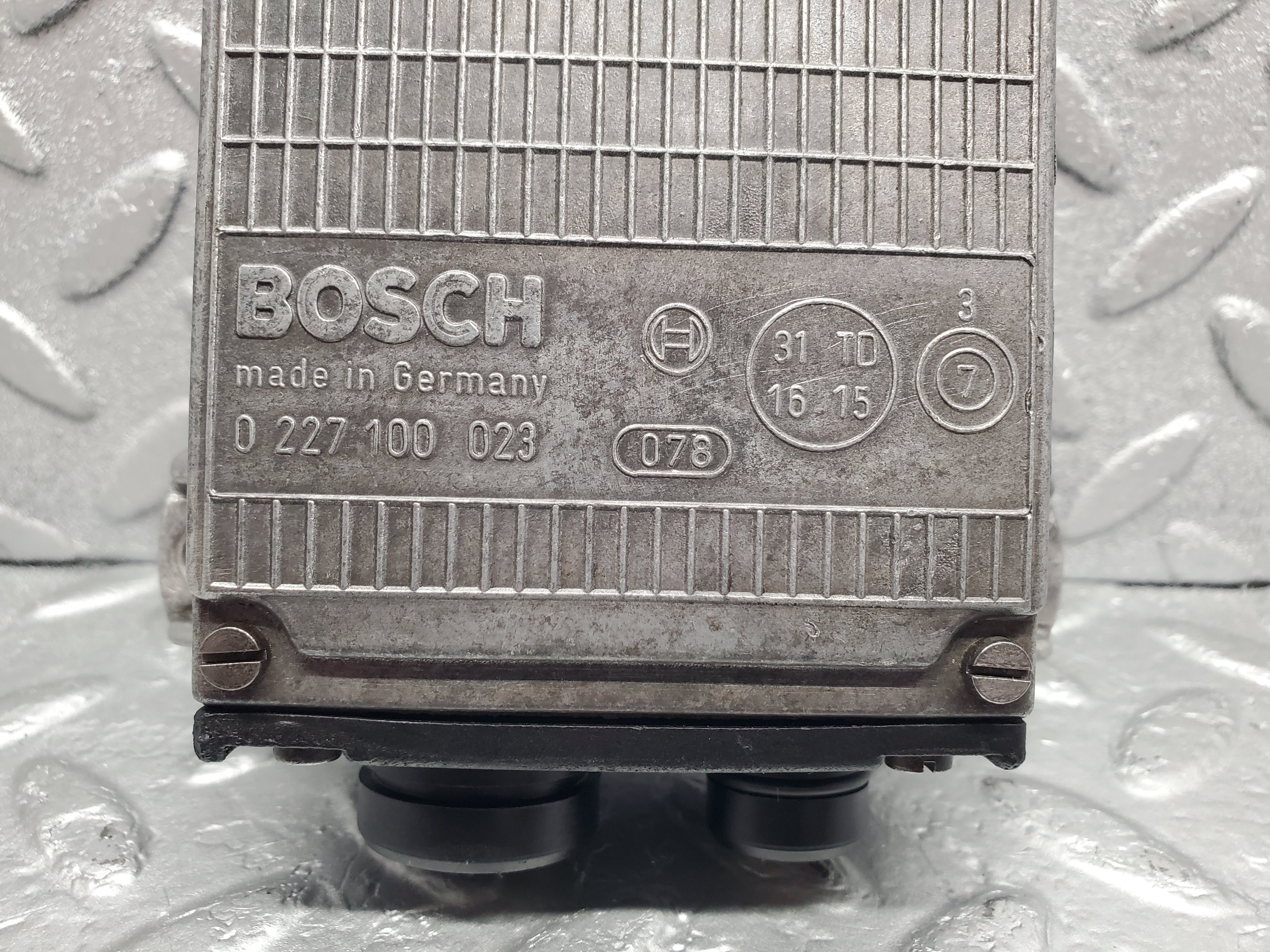49815 Mercedes-Benz R107 380SL Ignition Control Unit Bosch 0015458632
