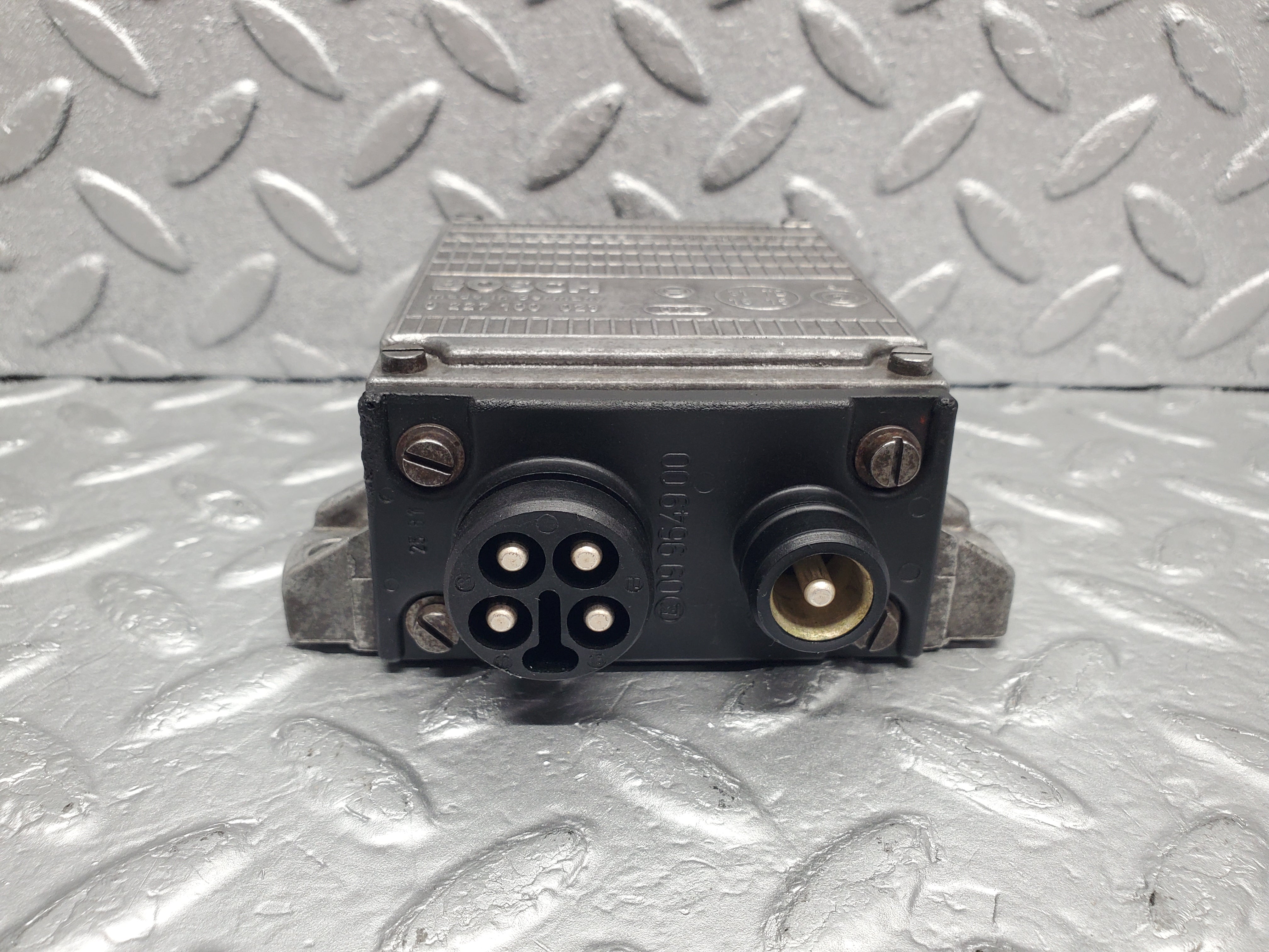 49815 Mercedes-Benz R107 380SL Ignition Control Unit Bosch 0015458632
