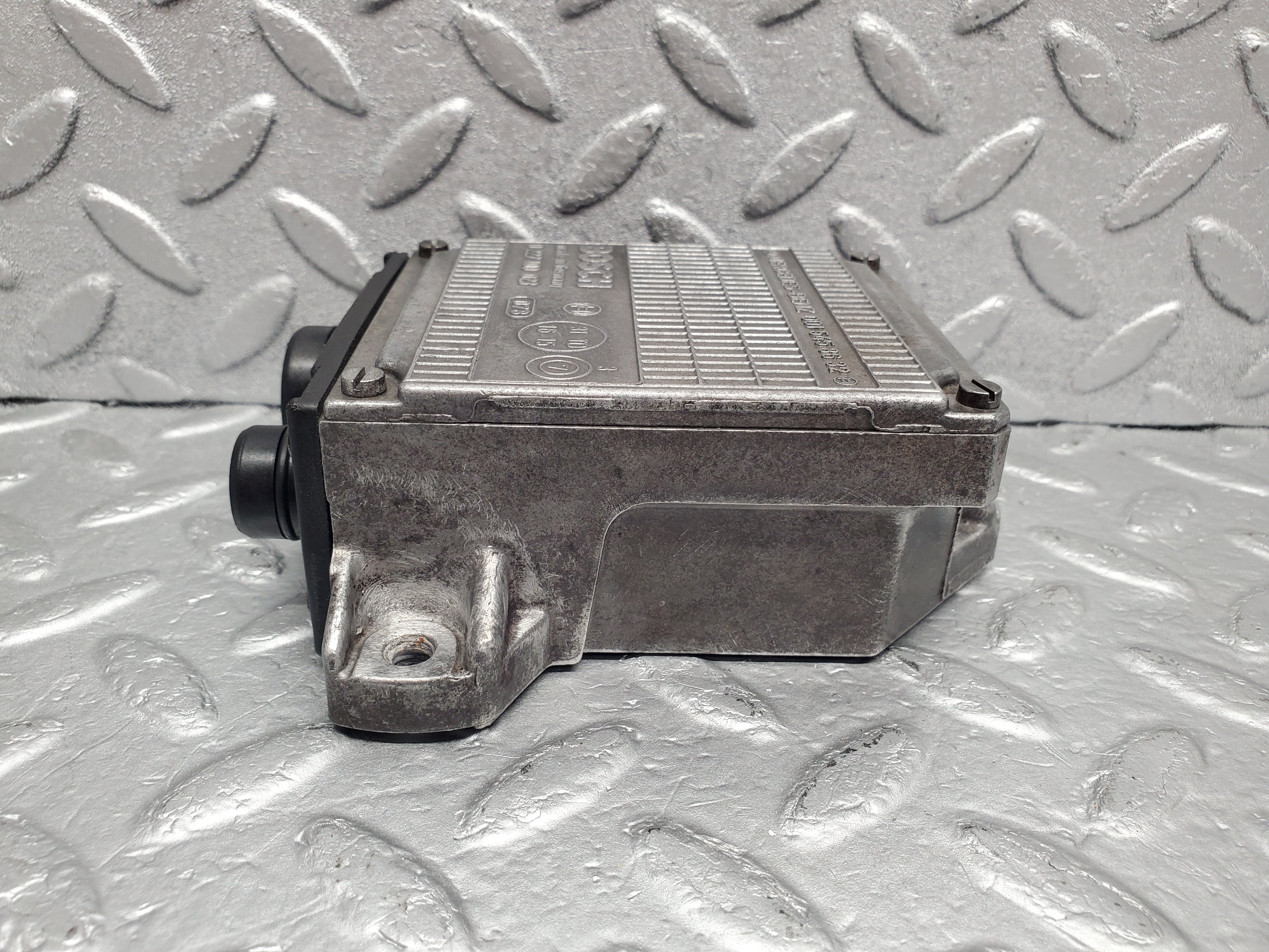 49815 Mercedes-Benz R107 380SL Ignition Control Unit Bosch 0015458632