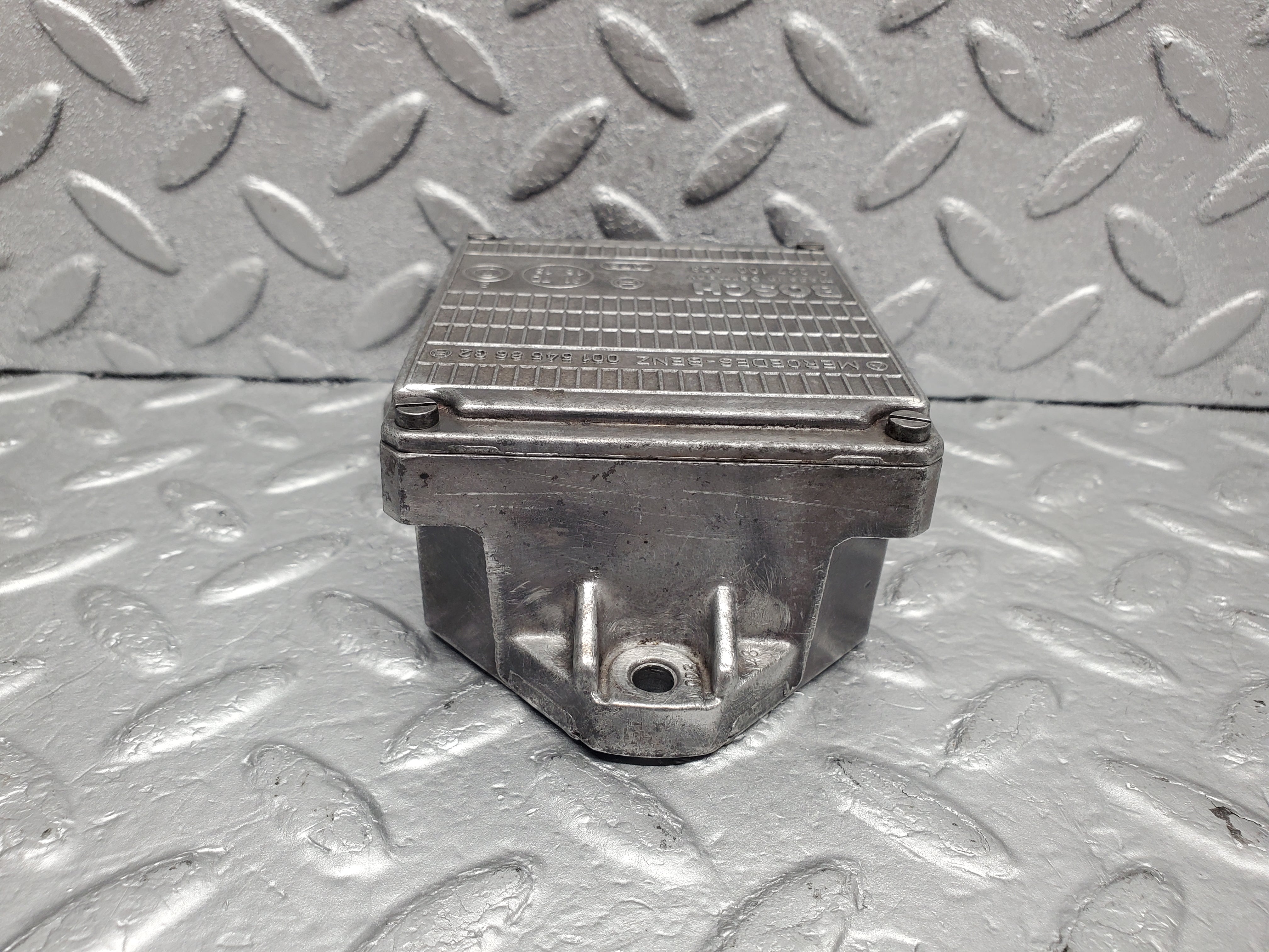 49815 Mercedes-Benz R107 380SL Ignition Control Unit Bosch 0015458632