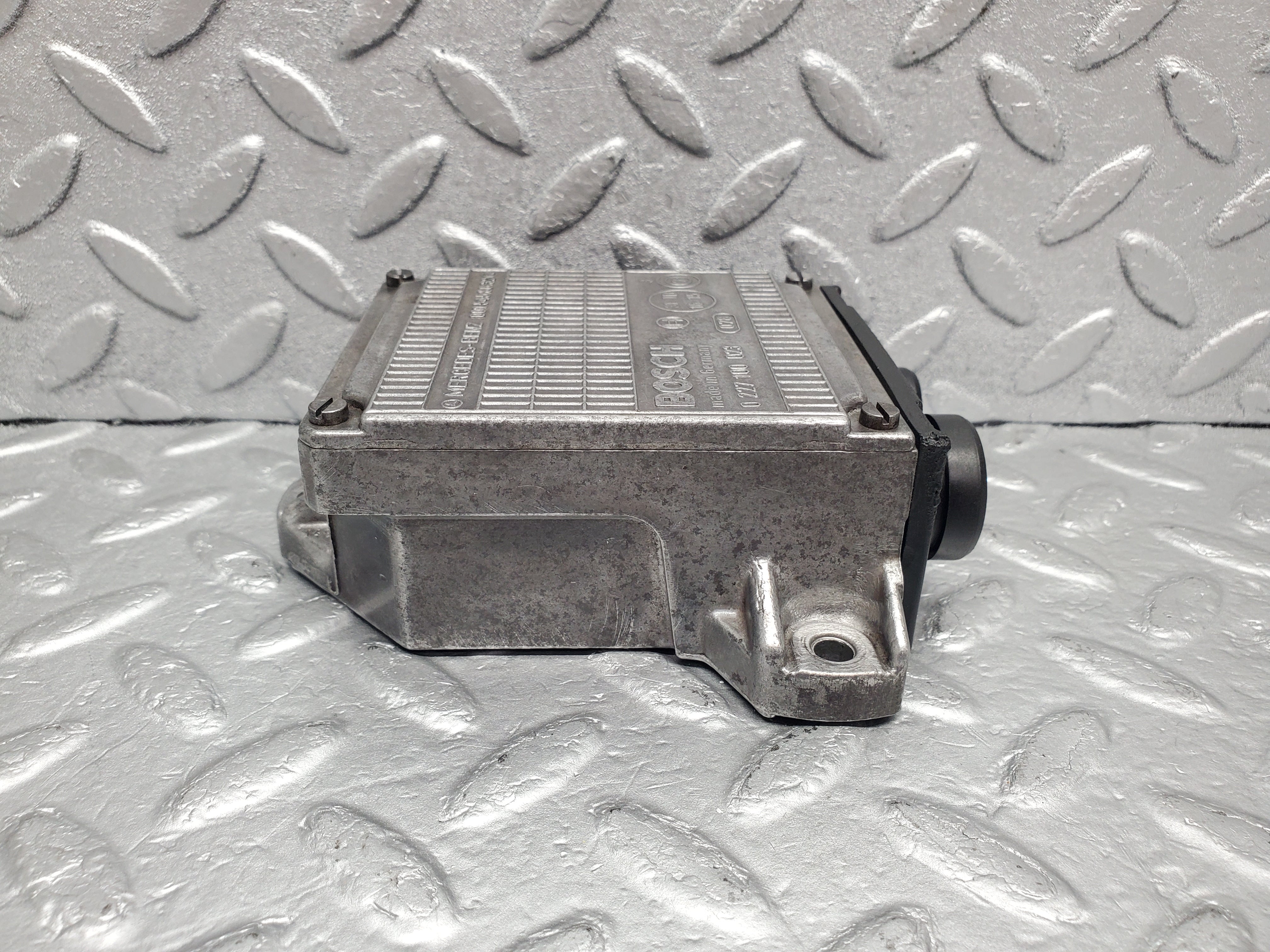 49815 Mercedes-Benz R107 380SL Ignition Control Unit Bosch 0015458632
