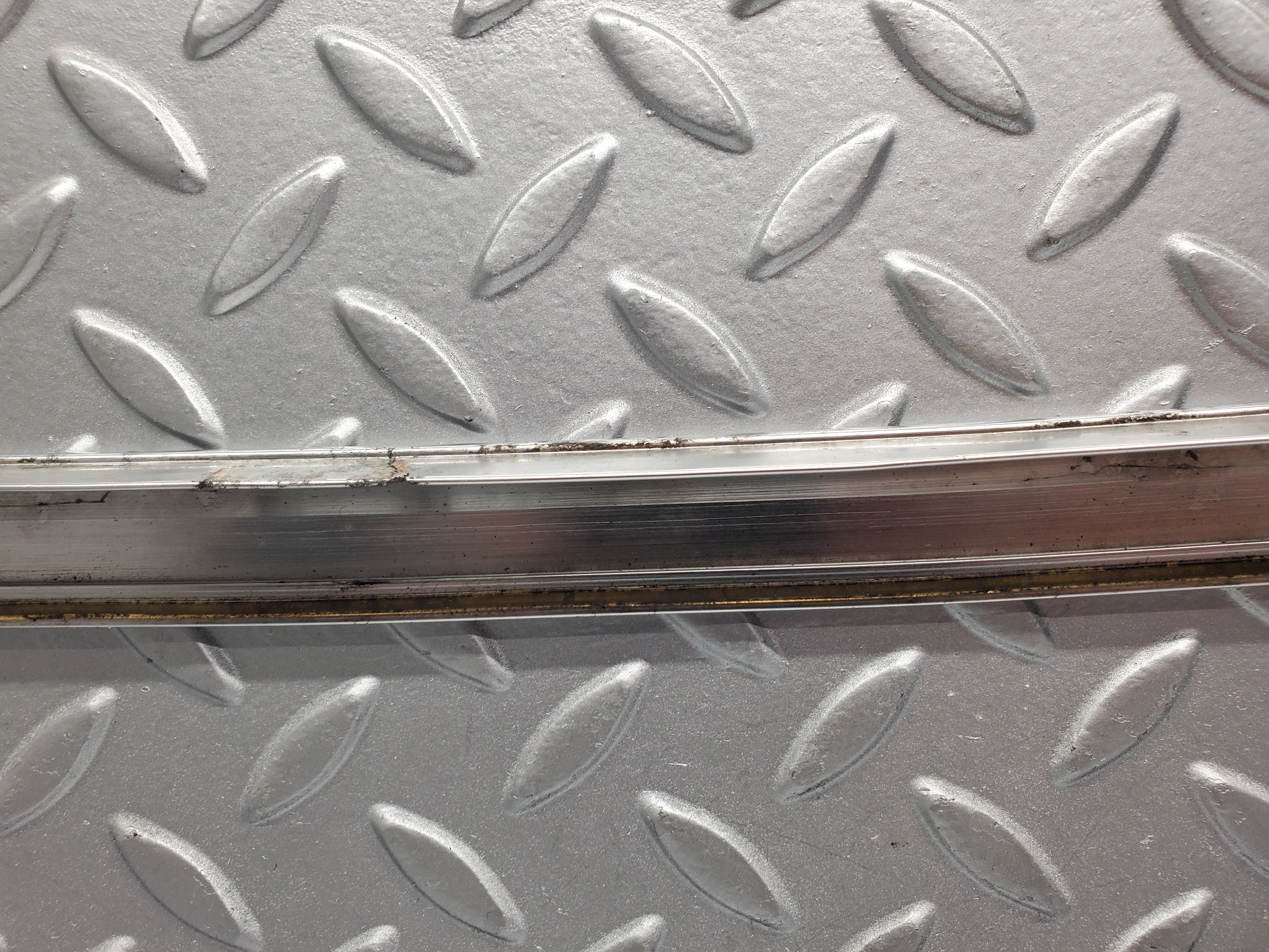 49913 Mercedes-Benz R107 380SL Coupe Front Windscreen Chrome Frame