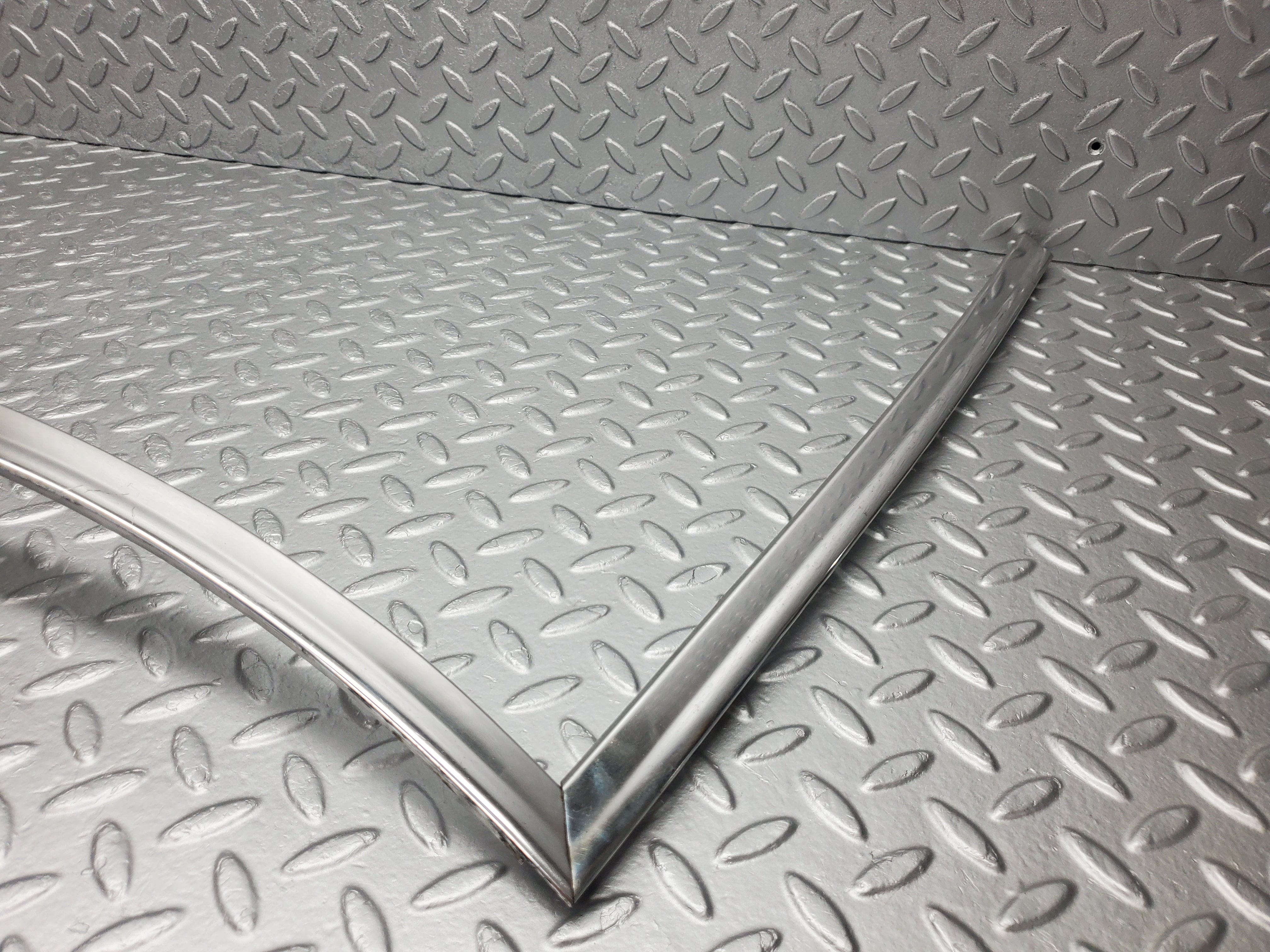 49913 Mercedes-Benz R107 380SL Coupe Front Windscreen Chrome Frame