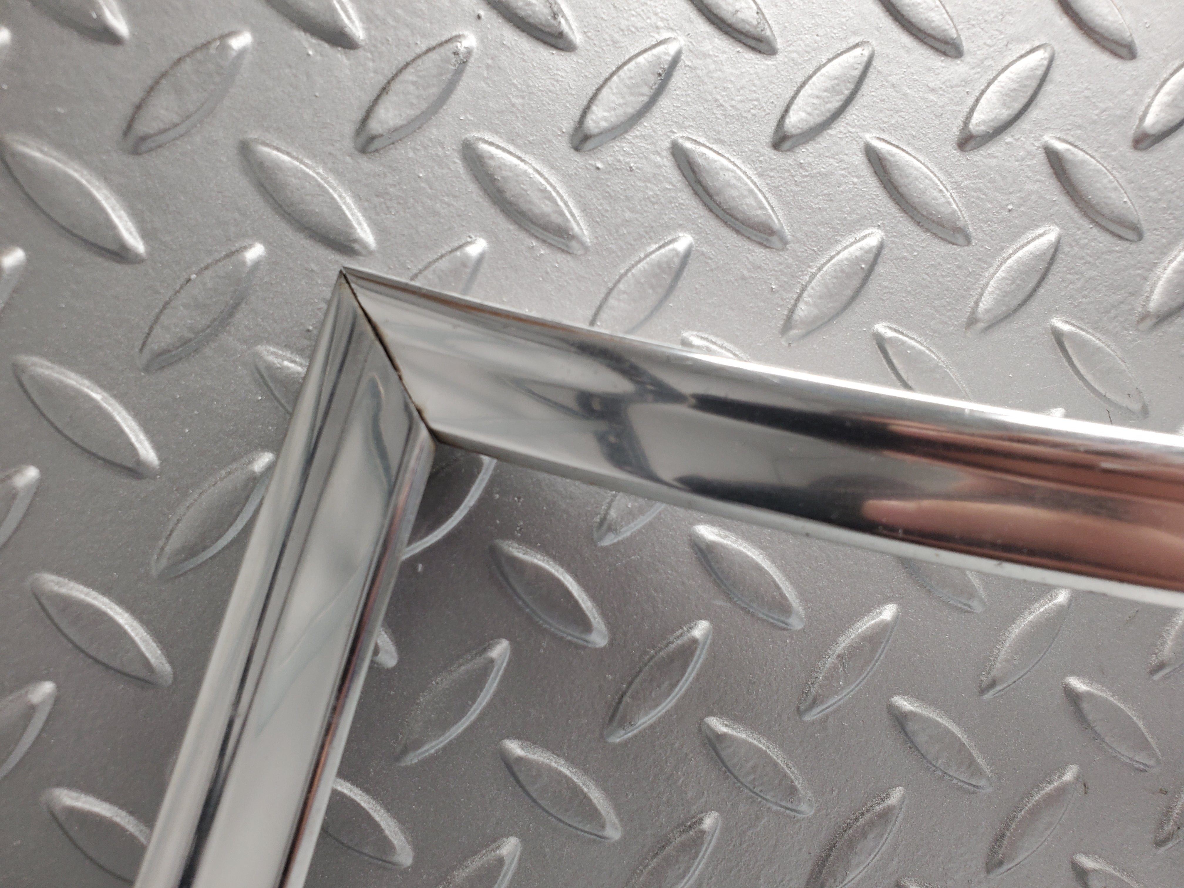 49913 Mercedes-Benz R107 380SL Coupe Front Windscreen Chrome Frame