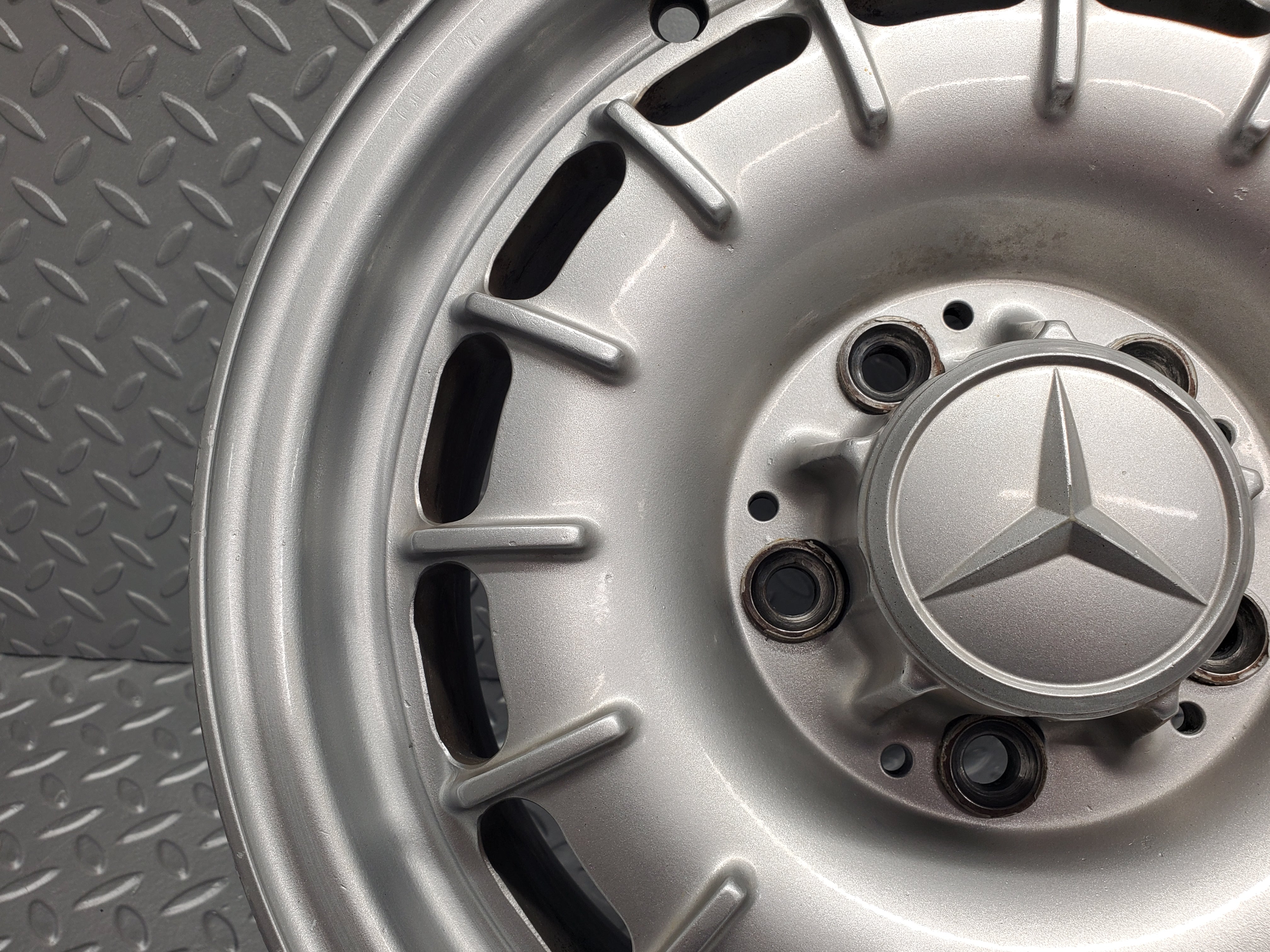 49976 Mercedes-Benz R107 380SL Coupe Alloy Wheel Set Mexican Hat 6.5Jx14H2 ET30 1264002102