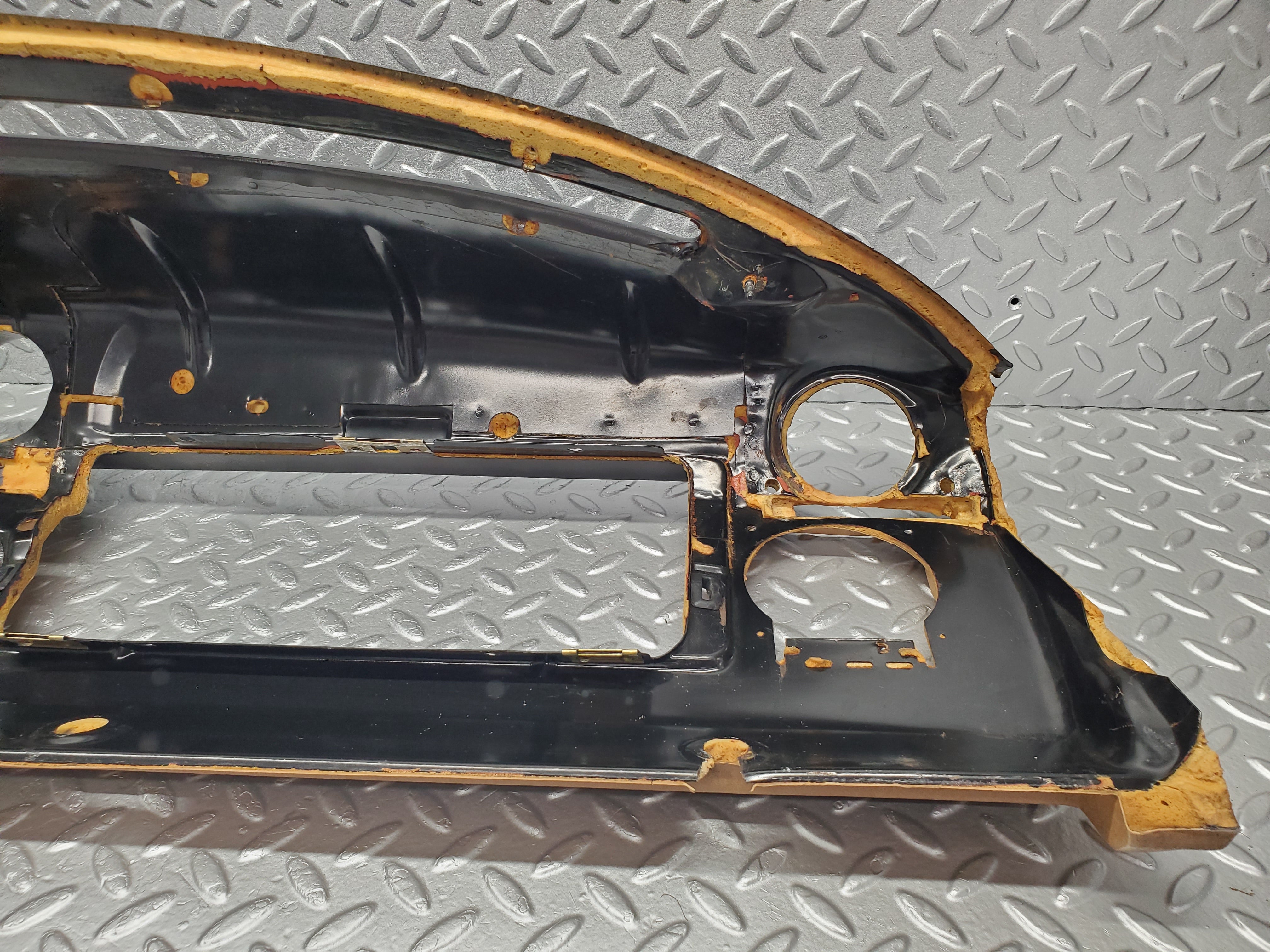 50004 Mercedes-Benz R107 380SL Coupe Dashboard