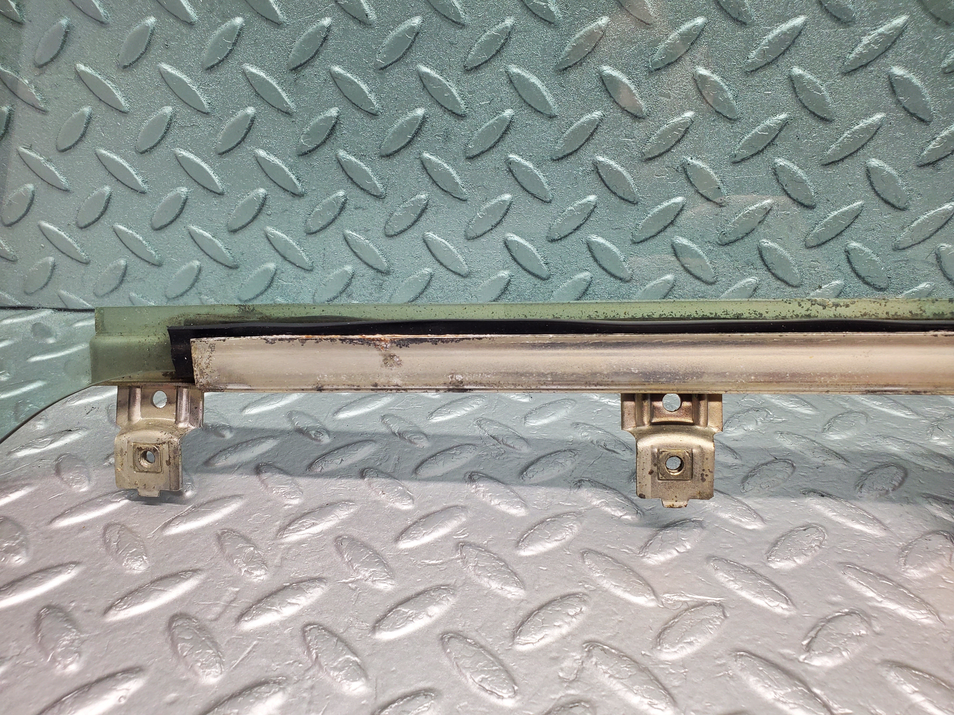 50006 Mercedes-Benz R107 380SL Coupe Left Door Window Glass Tinted