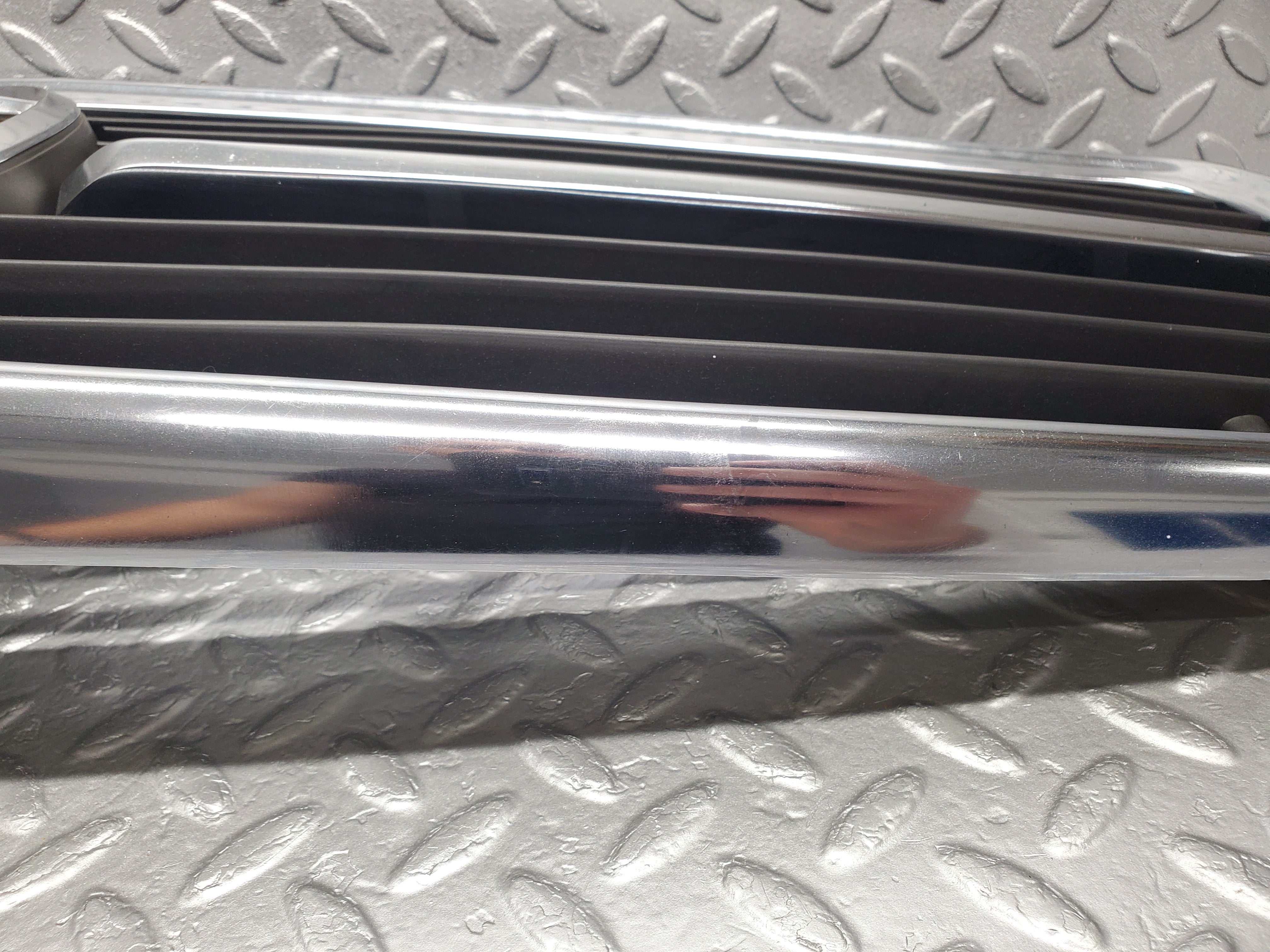 50007 Mercedes-Benz R107 380SL Coupe Bonnet Grill Chrome 1078881623 1078881523