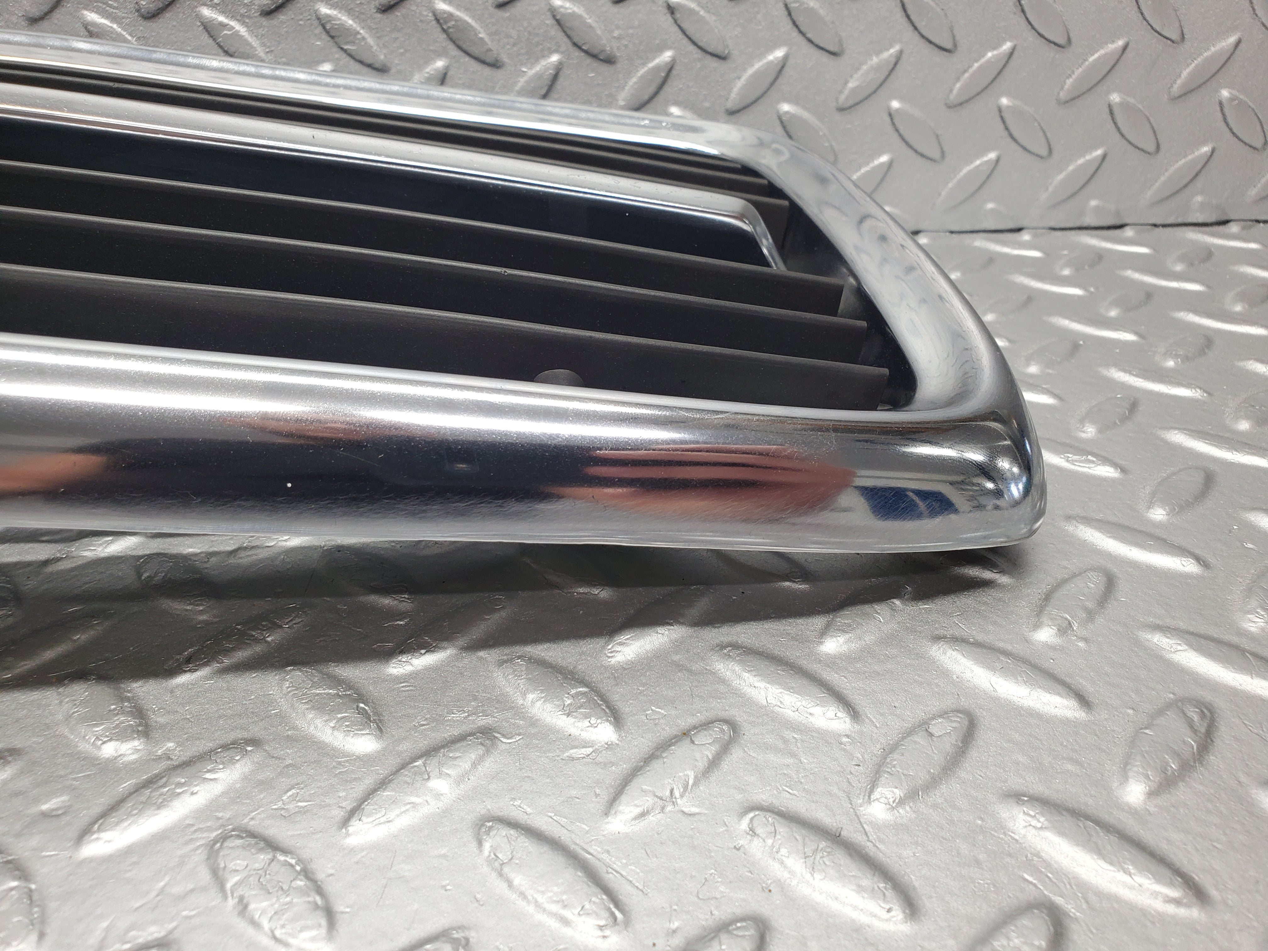 50007 Mercedes-Benz R107 380SL Coupe Bonnet Grill Chrome 1078881623 1078881523