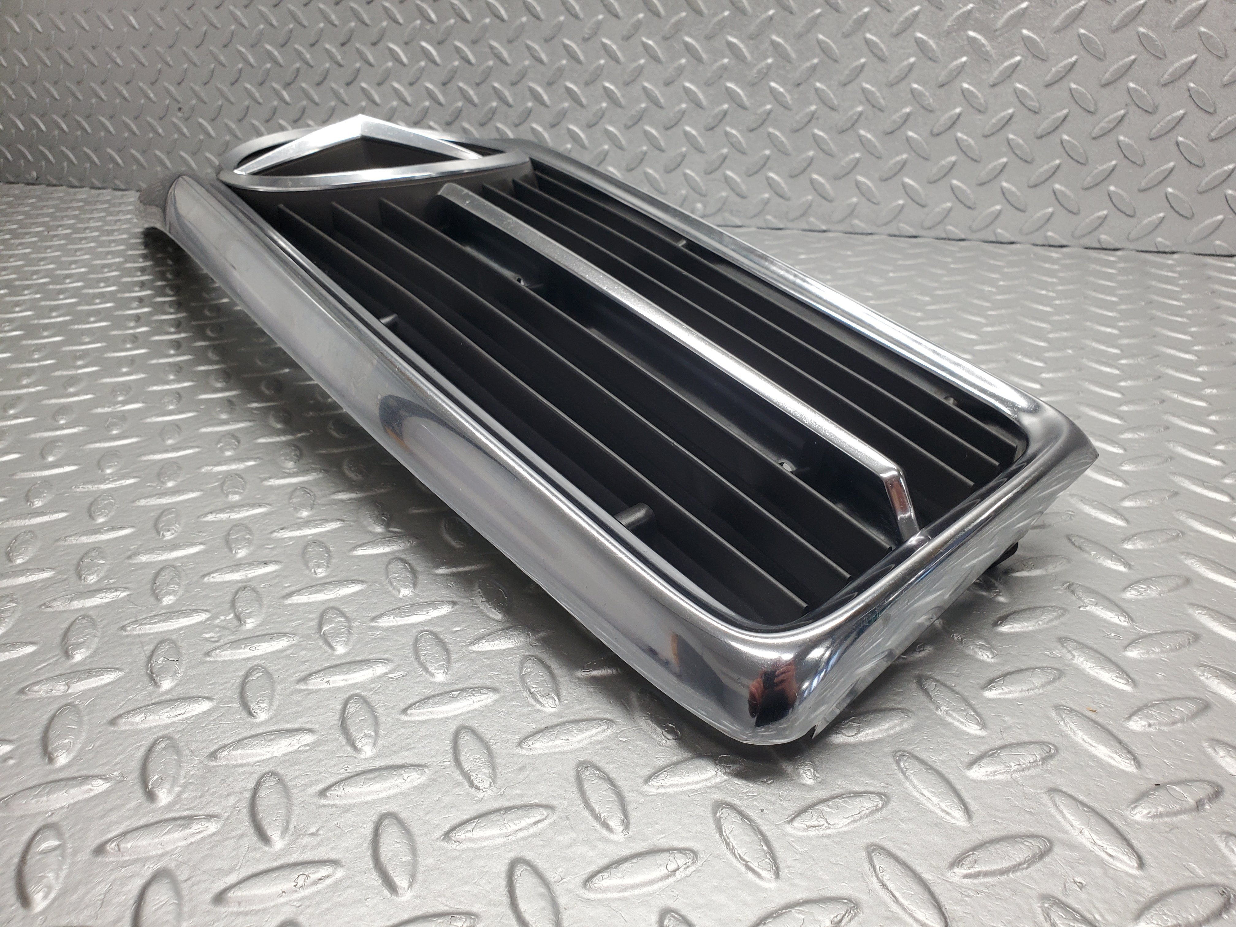 50007 Mercedes-Benz R107 380SL Coupe Bonnet Grill Chrome 1078881623 1078881523