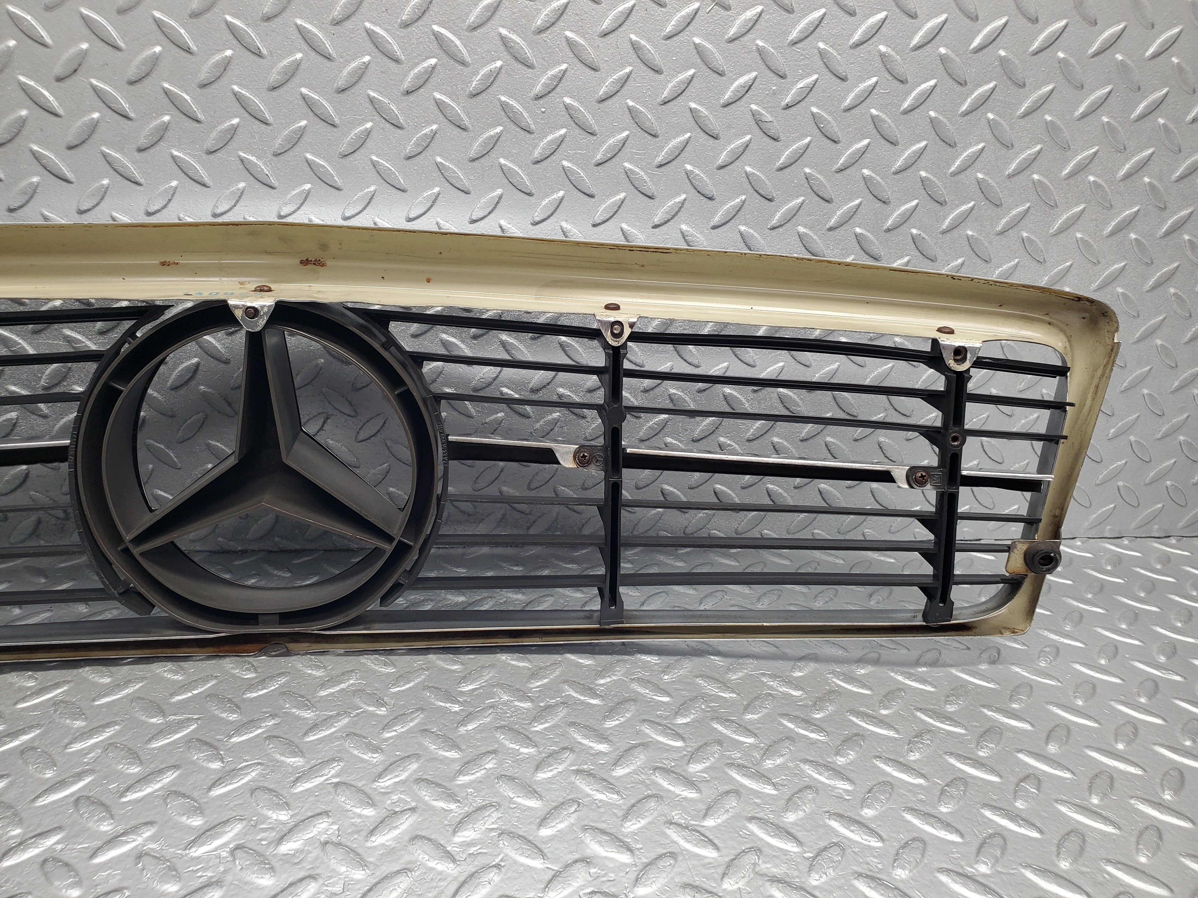 50007 Mercedes-Benz R107 380SL Coupe Bonnet Grill Chrome 1078881623 1078881523