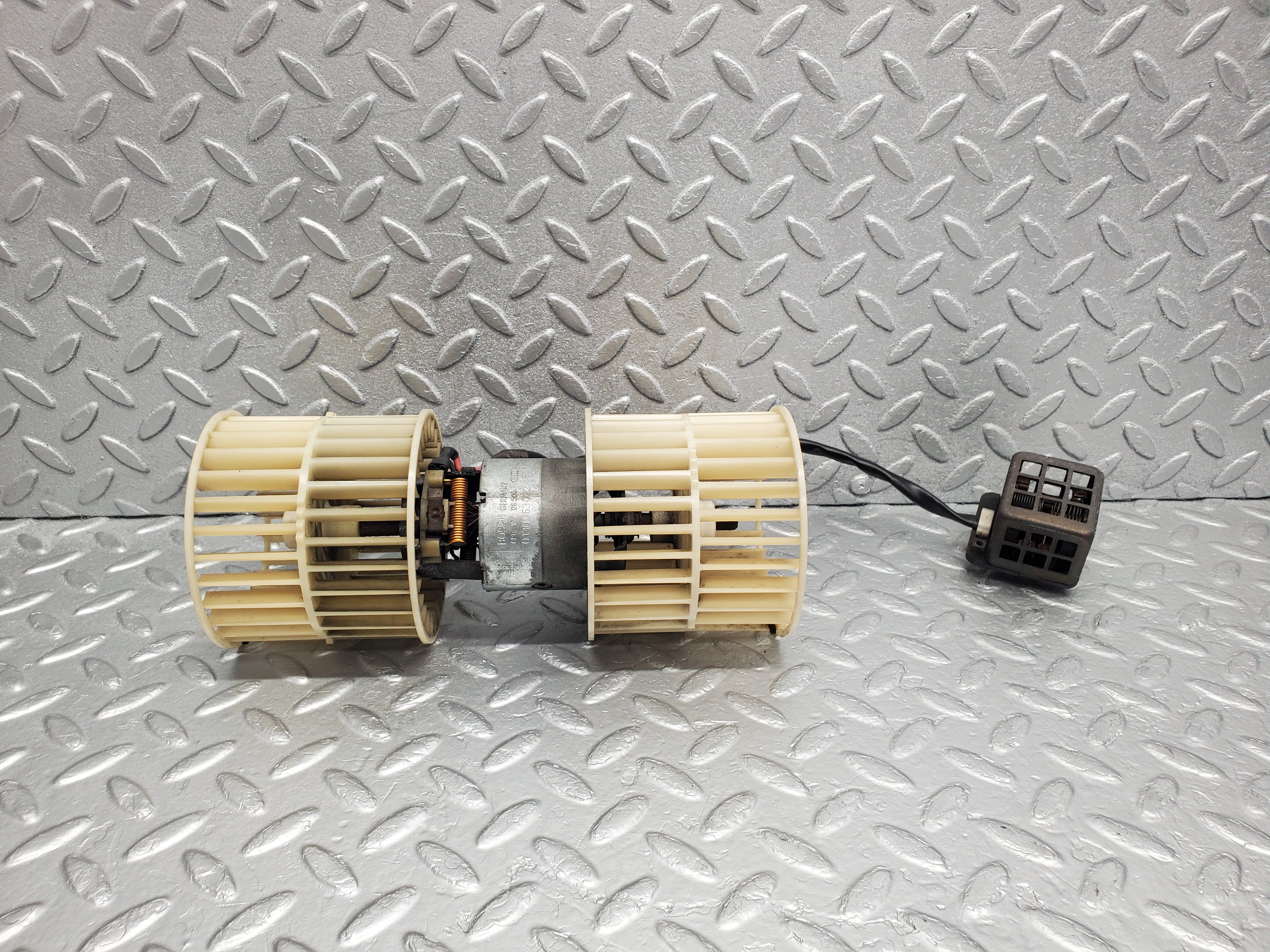 50097 Mercedes-Benz R107 380SL Heater Blower Motor Bosch 0130063022