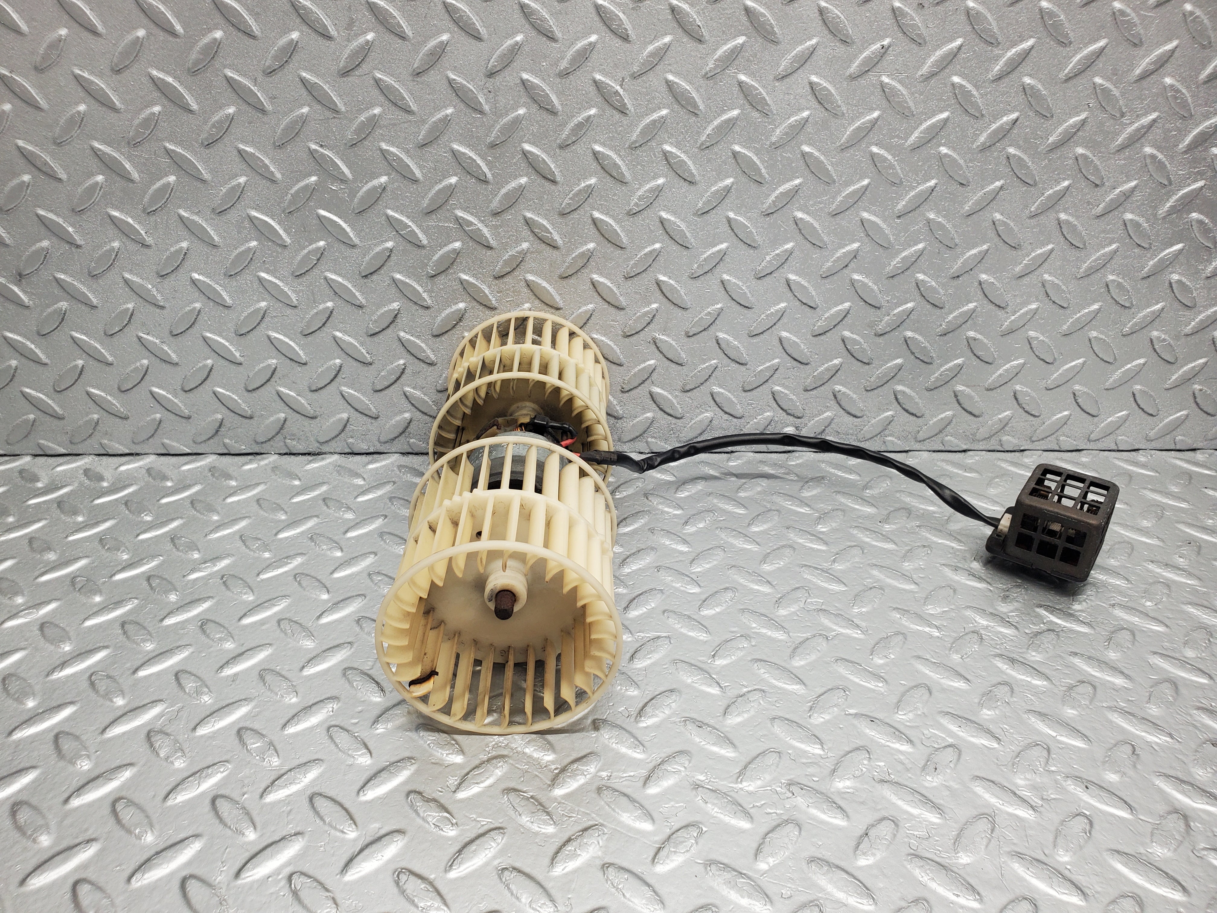 50097 Mercedes-Benz R107 380SL Heater Blower Motor Bosch 0130063022