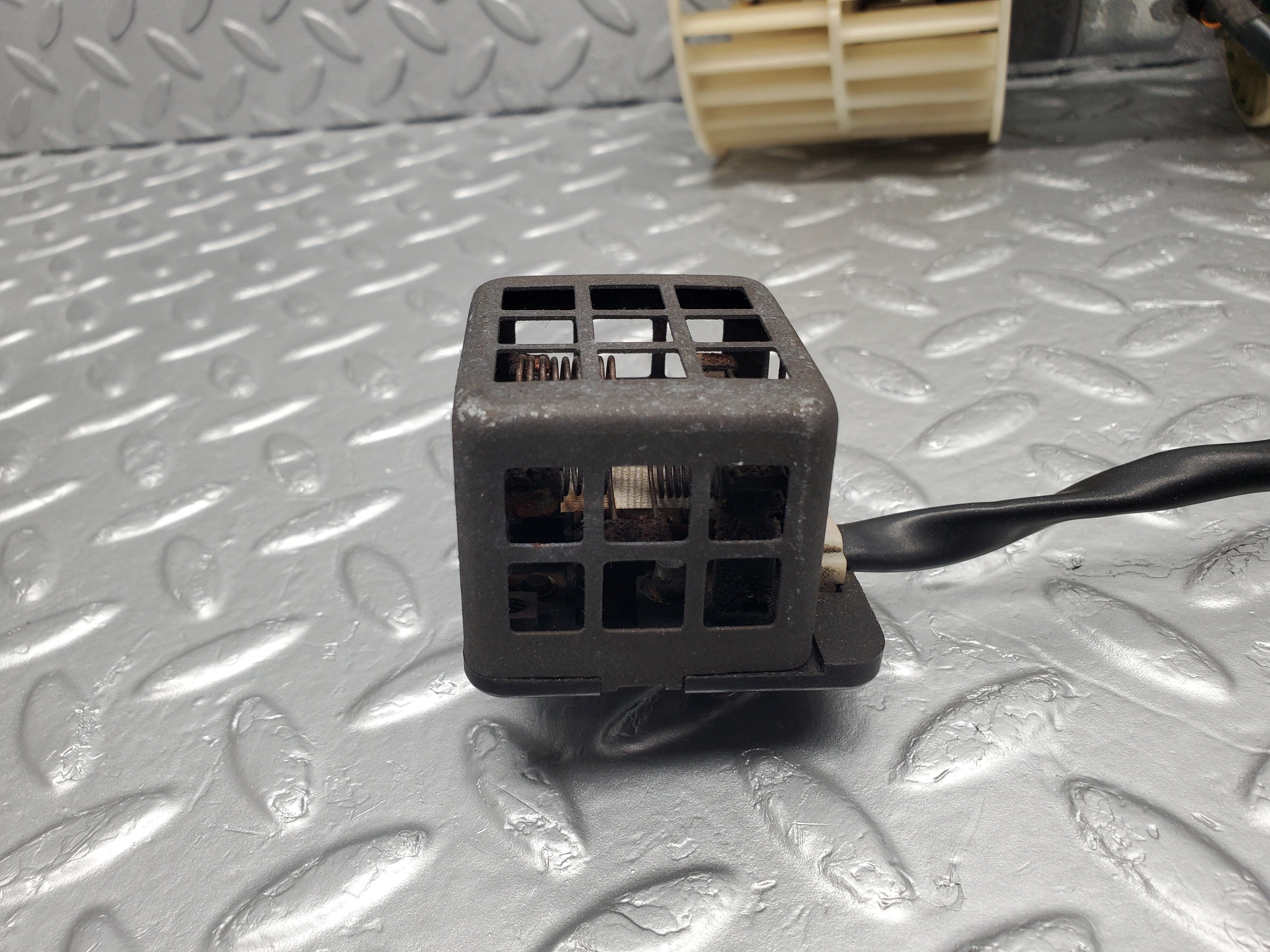 50097 Mercedes-Benz R107 380SL Heater Blower Motor Bosch 0130063022