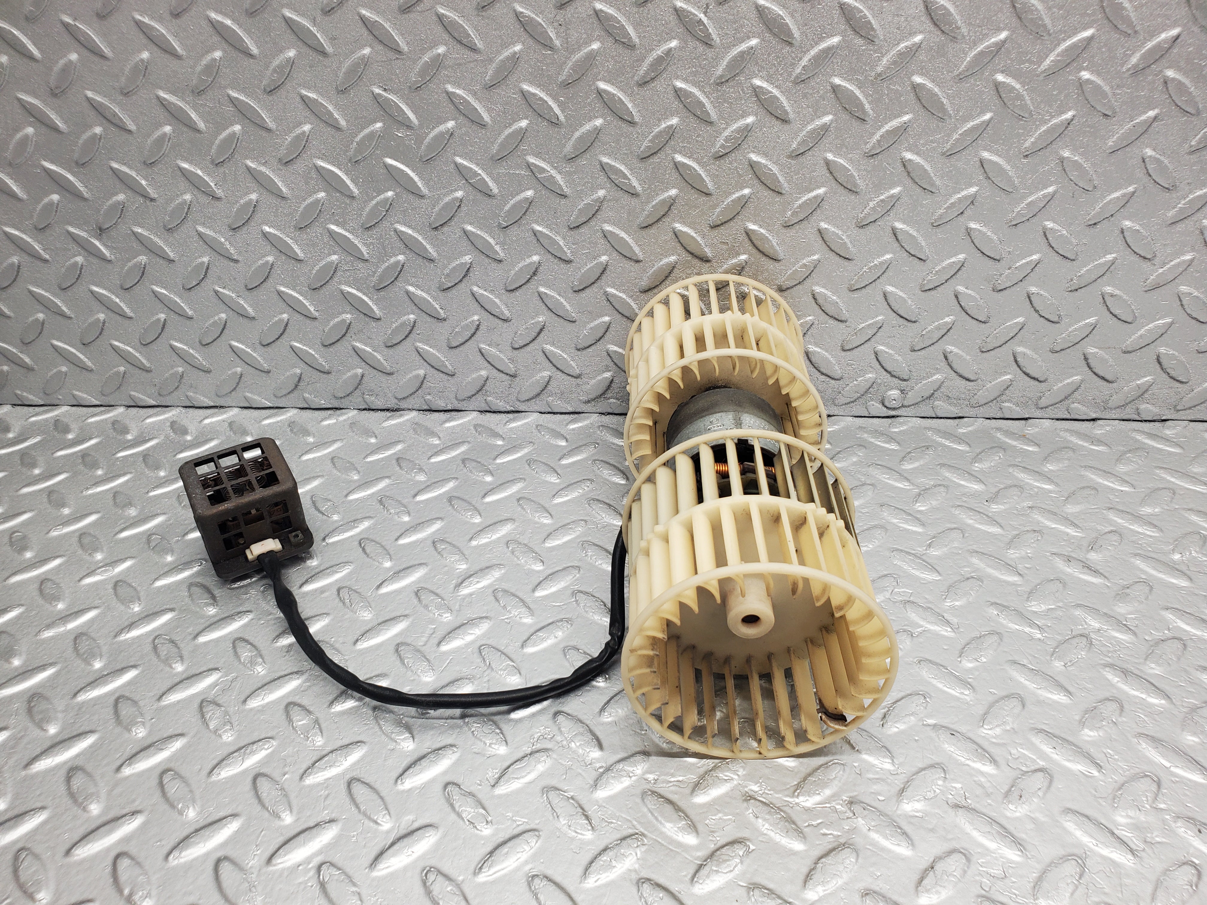 50097 Mercedes-Benz R107 380SL Heater Blower Motor Bosch 0130063022