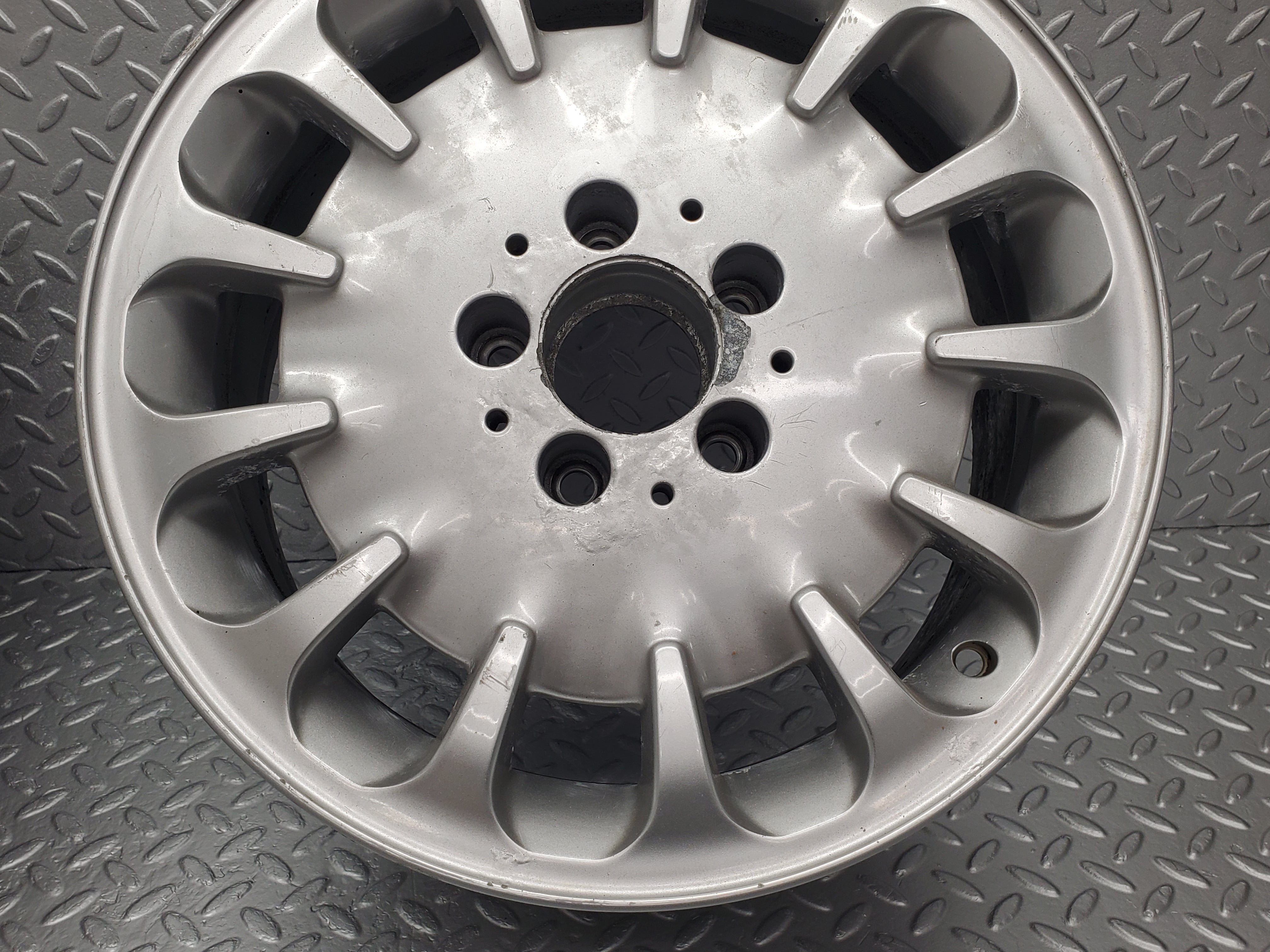50187 Mercedes-Benz Alloy Wheel Set 7.5/2Jx16 H2 ET42 2114014402