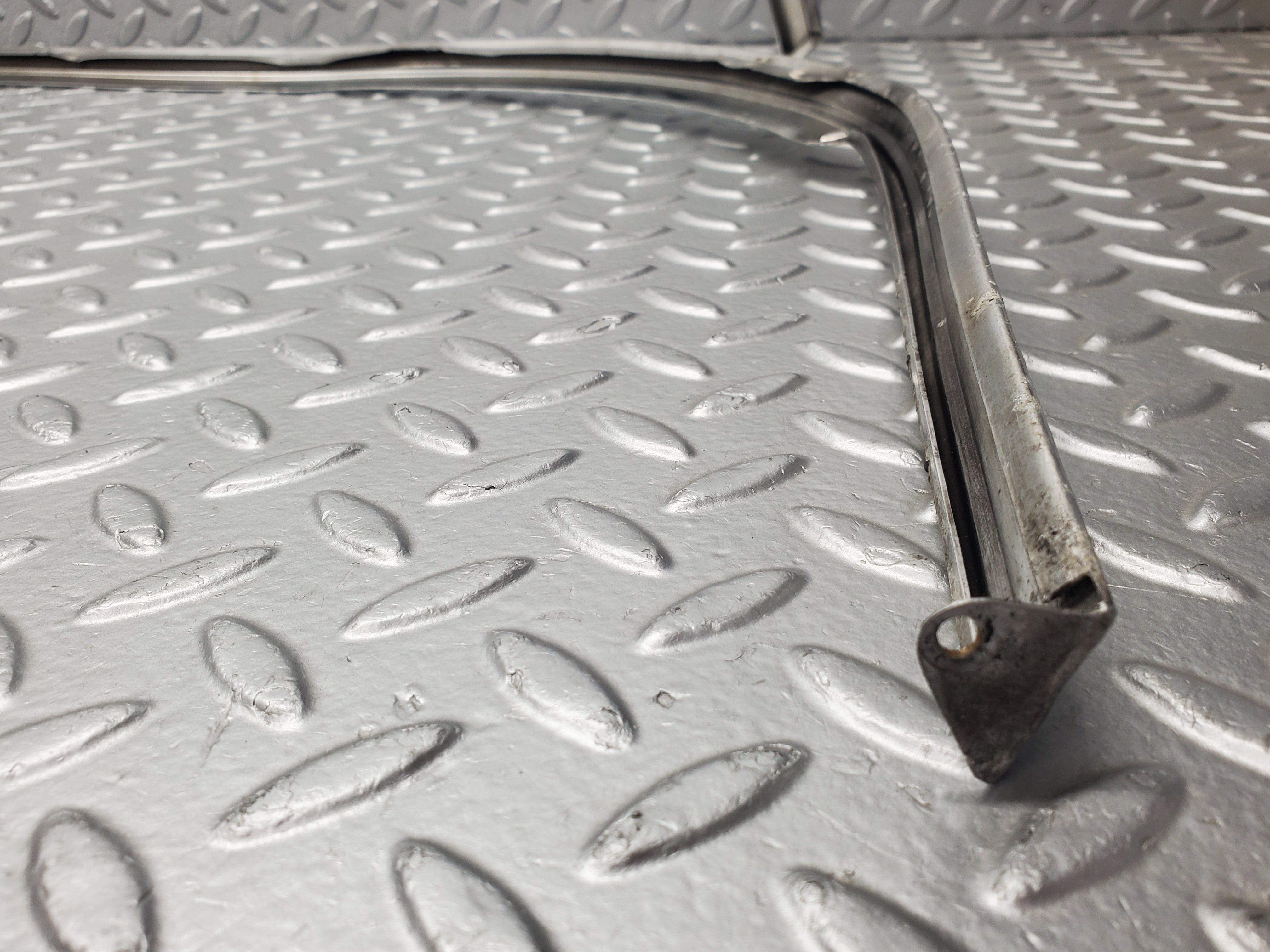 50752 Mercedes-Benz W108 280SE 3.5 Rear Windscreen Chrome Frame