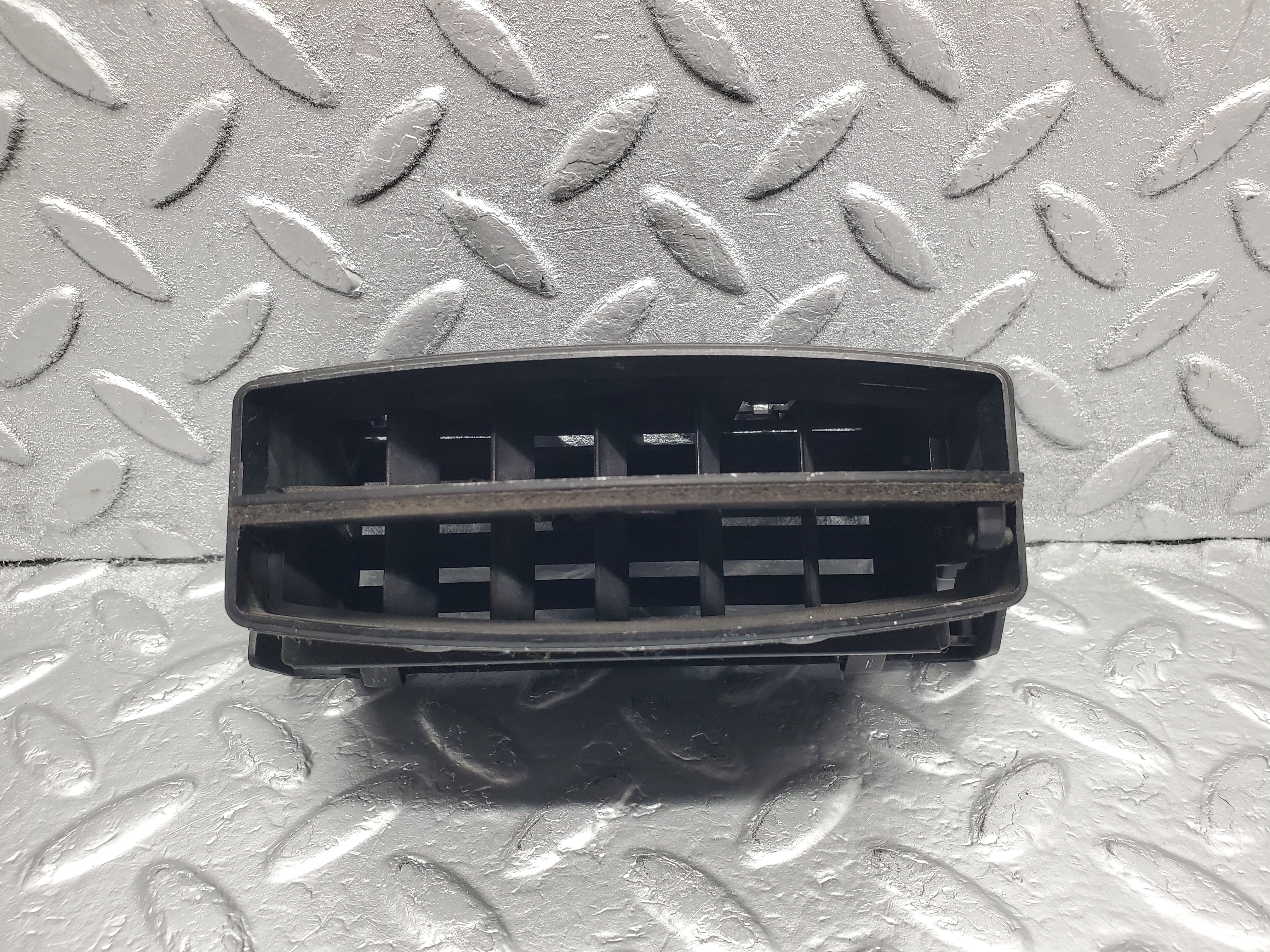 51067 Mercedes-Benz W124 Dashboard Air Vent Left Side
