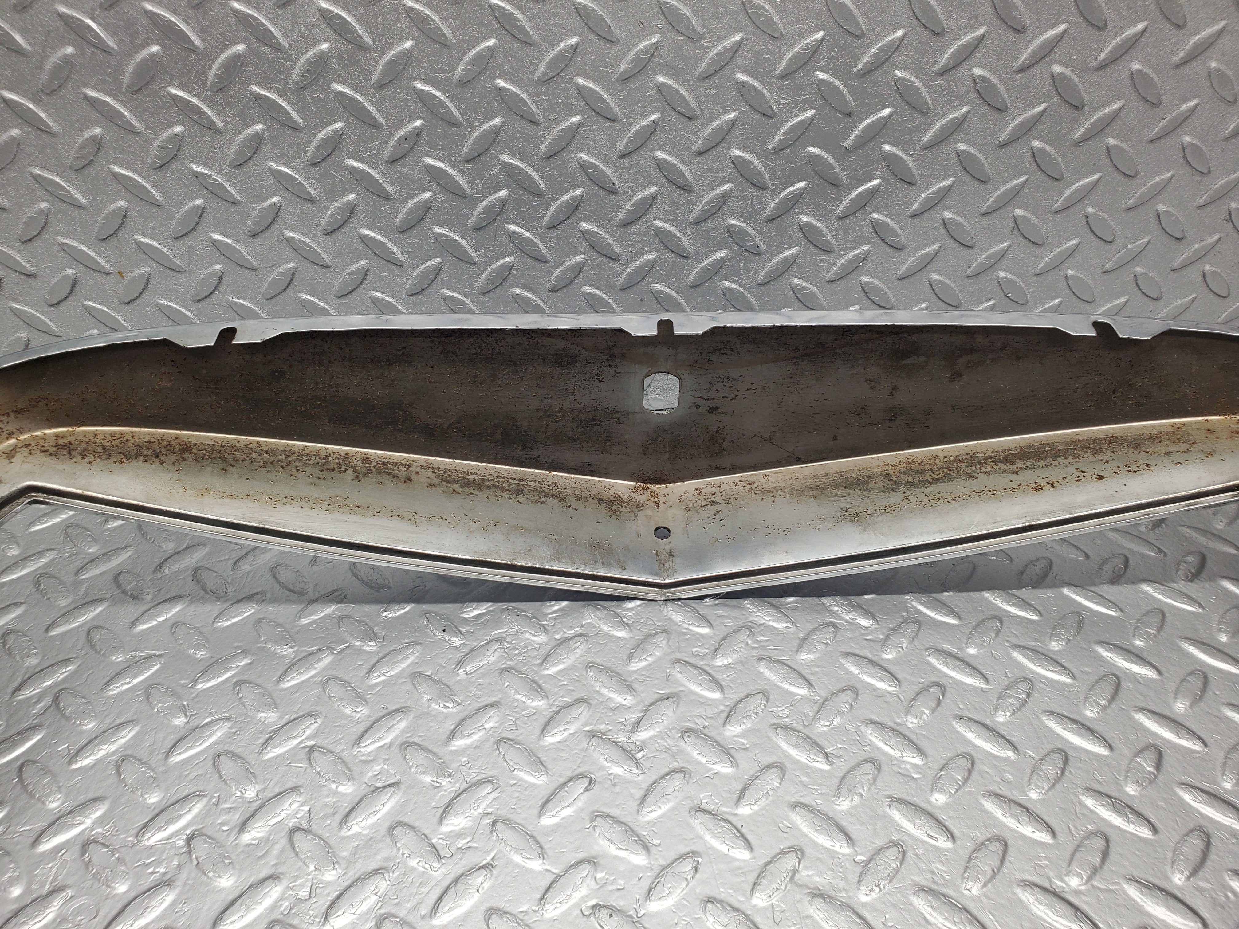 51461 Mercedes-Benz W108 Bonnet Grill Frame Chrome