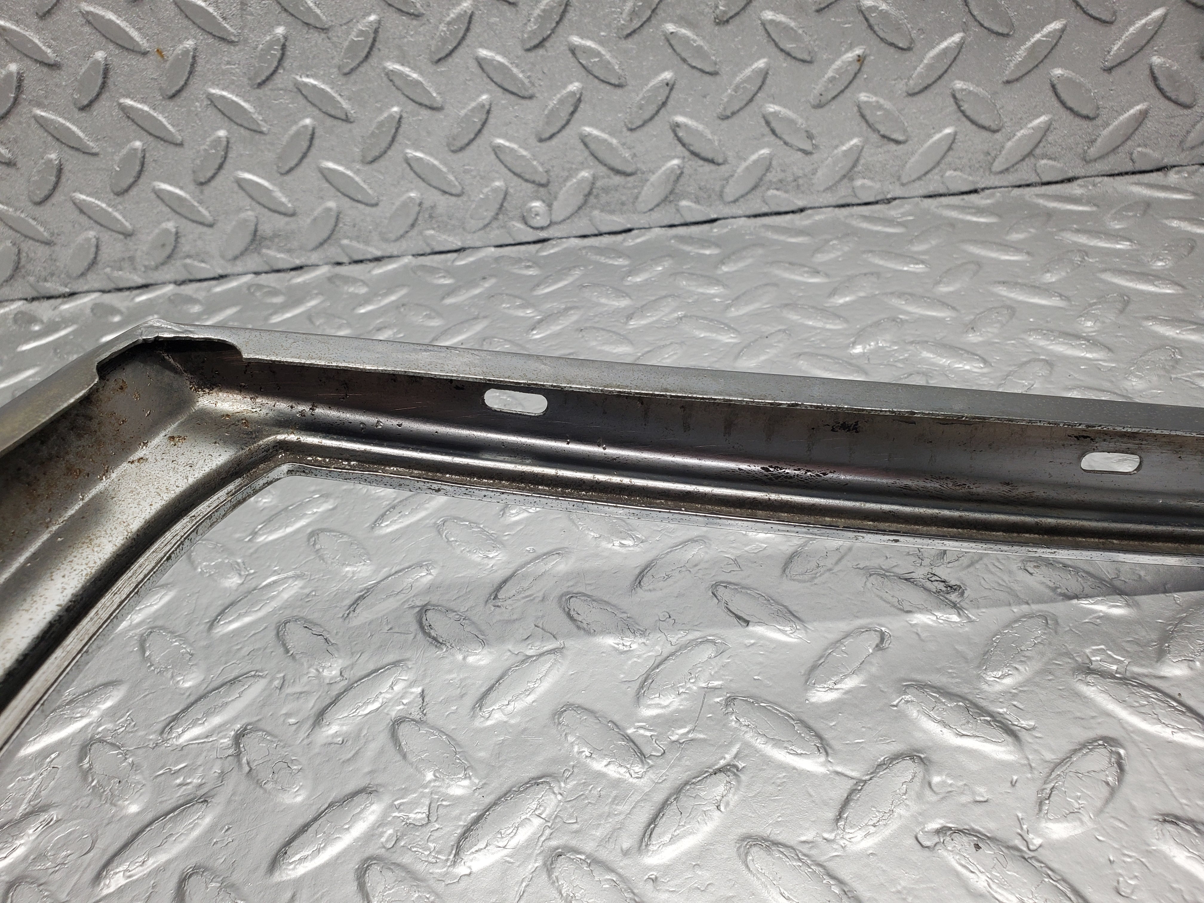 51462 Mercedes-Benz W108 Bonnet Grill Frame Chrome