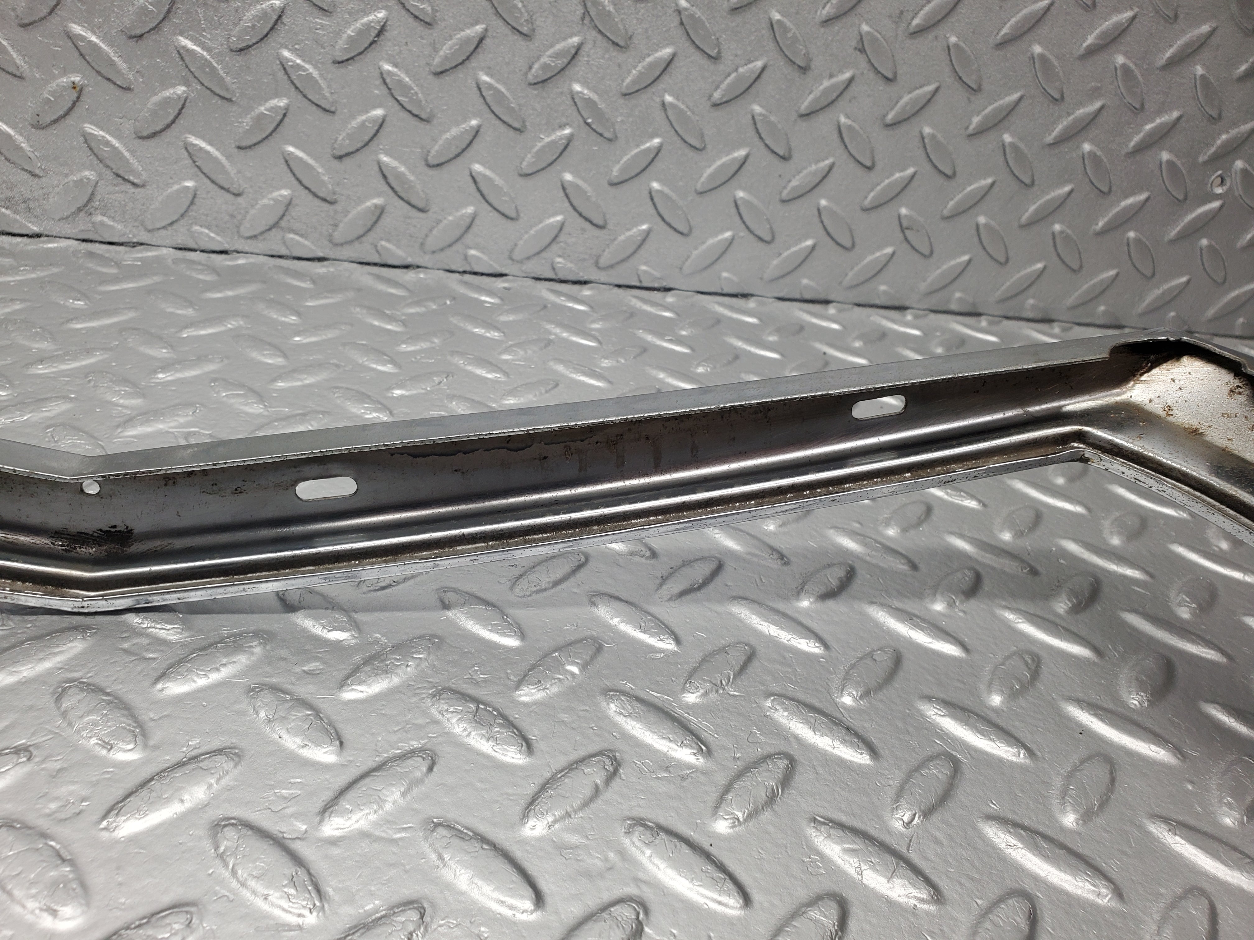 51462 Mercedes-Benz W108 Bonnet Grill Frame Chrome