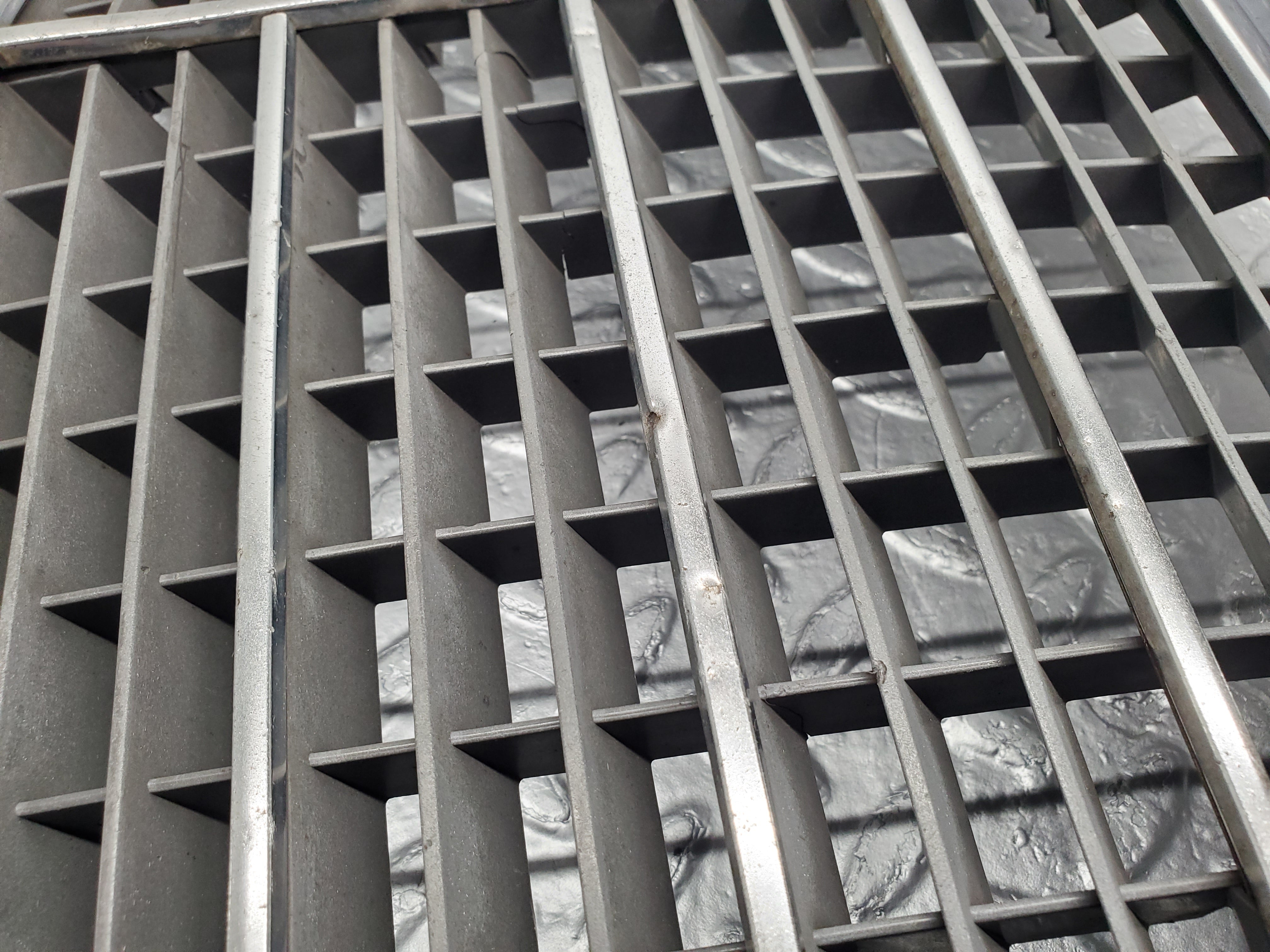 51855 Mercedes-Benz W124 Bonnet Grill Chrome 1248880323