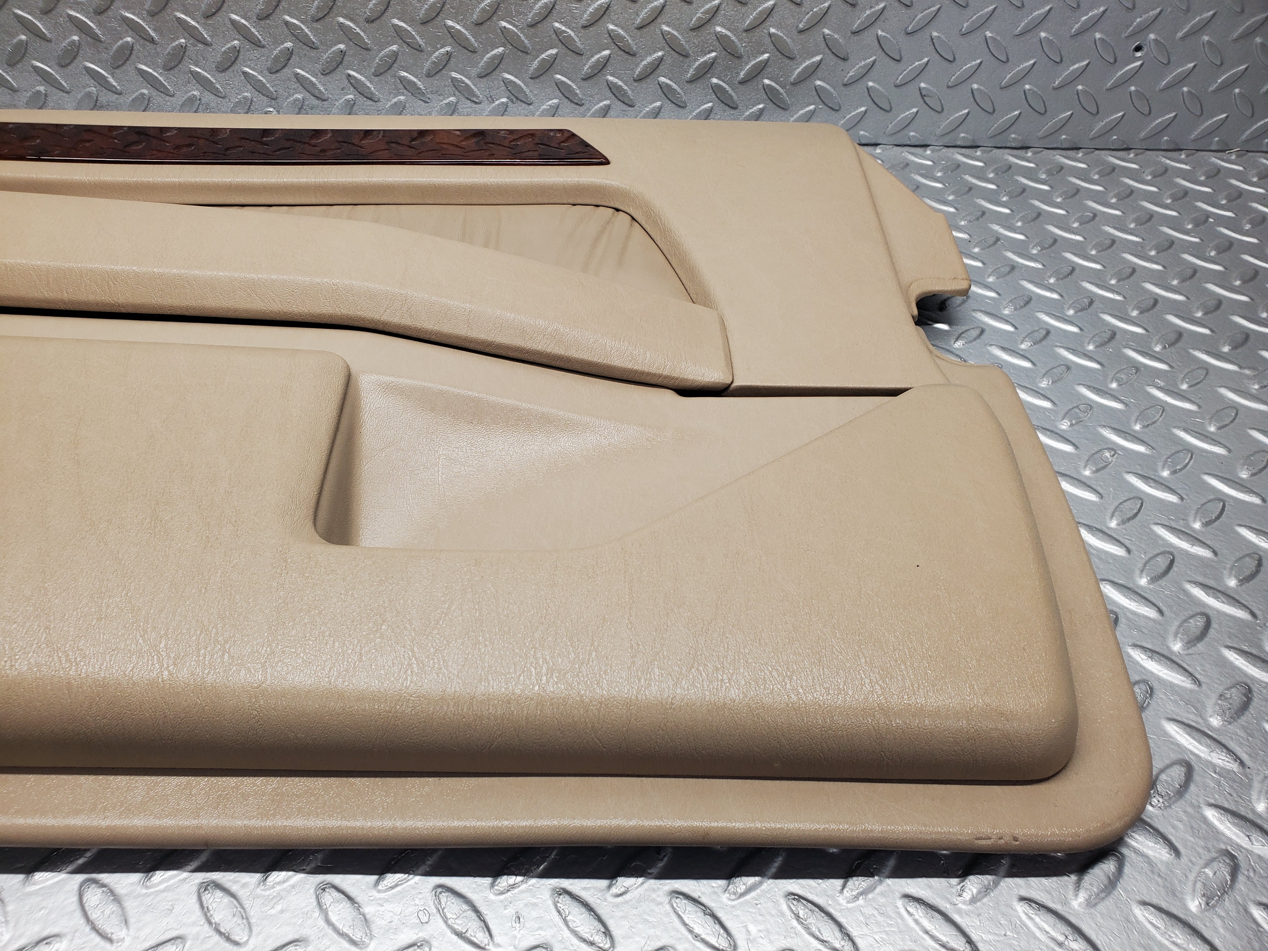 51989 Mercedes-Benz A124 Cabriolet Right Door Card Beige 1247271670