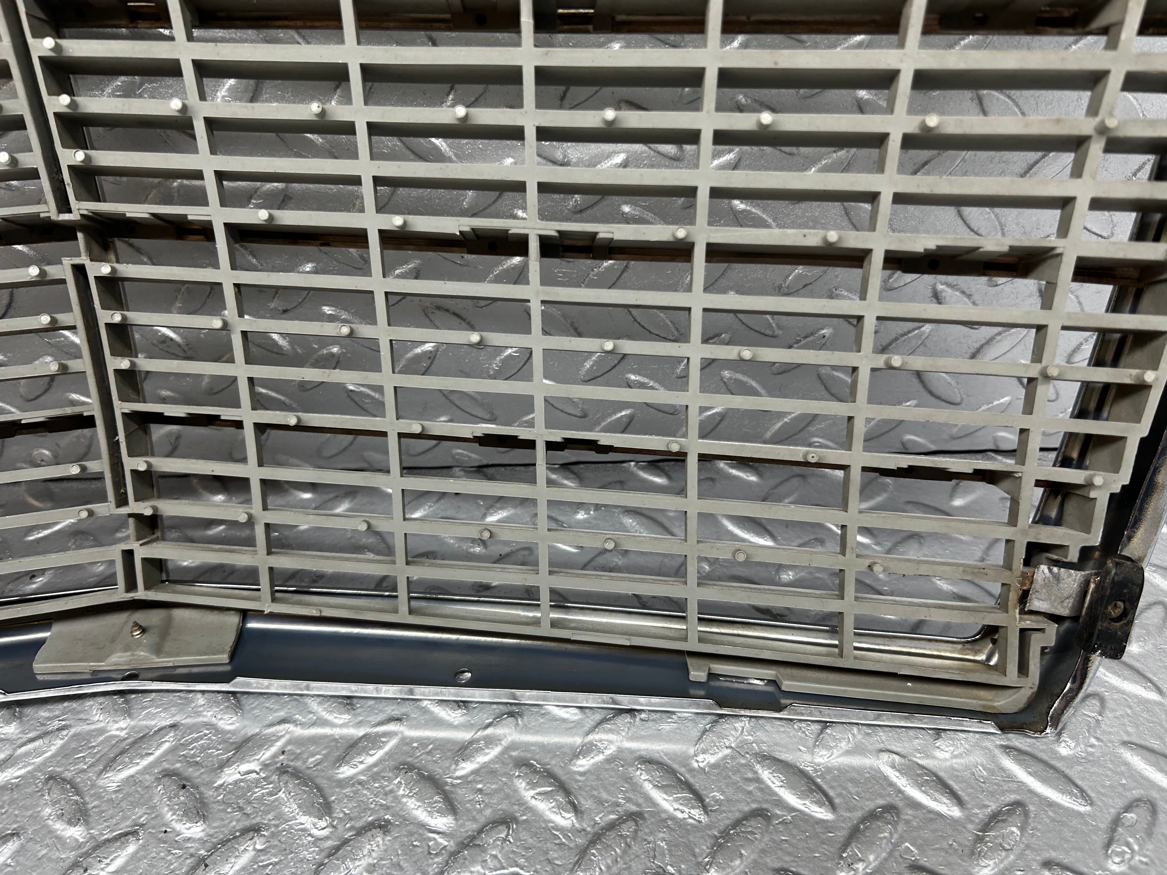 28420 Mercedes-Benz S123 240D Wagon Bonnet Grill Chrome 1238880923