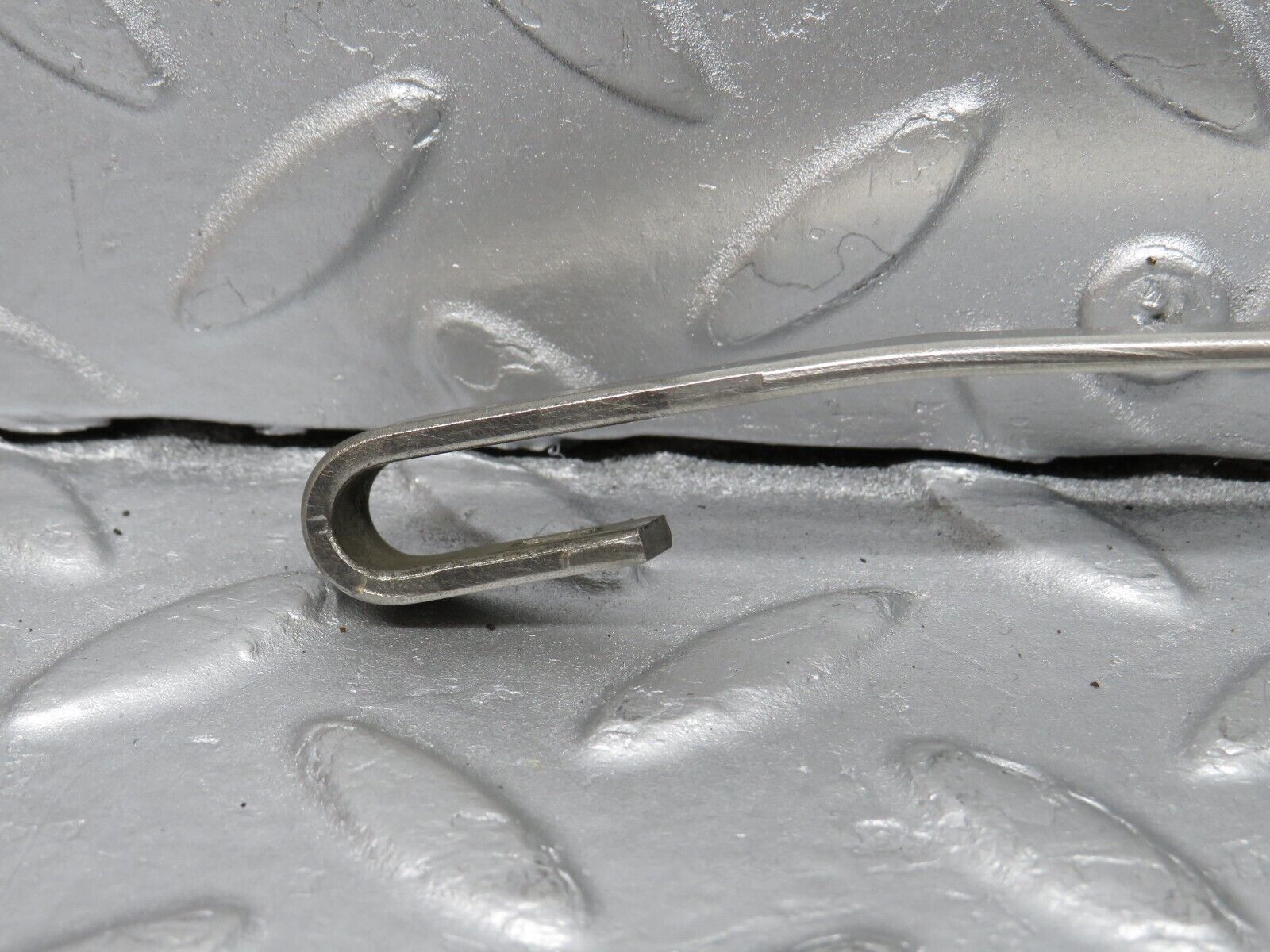 39106 Mercedes-Benz R107 500SL Windscreen Wiper Arm Left Side