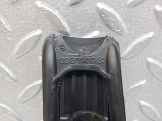 44722 Mercedes-Benz W124 220E Accelerator Pedal With Rubber 1233010082 1263000504