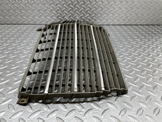 44249 Mercedes-Benz W123 280E Bonnet Grill 1238880923