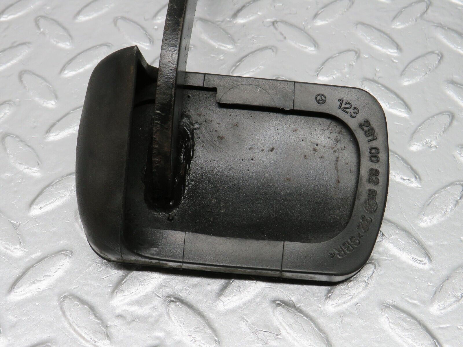 39985 Mercedes-Benz R107 350SL Brake Pedal With Rubber 1232910082