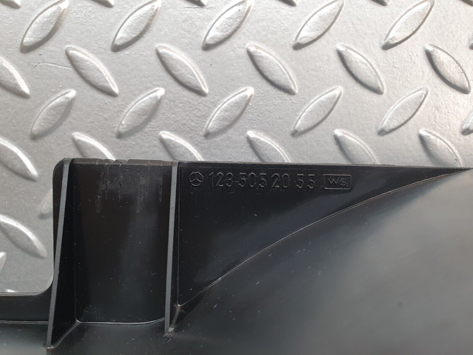 44124 Mercedes-Benz C123 230CE Coupe Radiator Fan Shroud Cover 1235052055