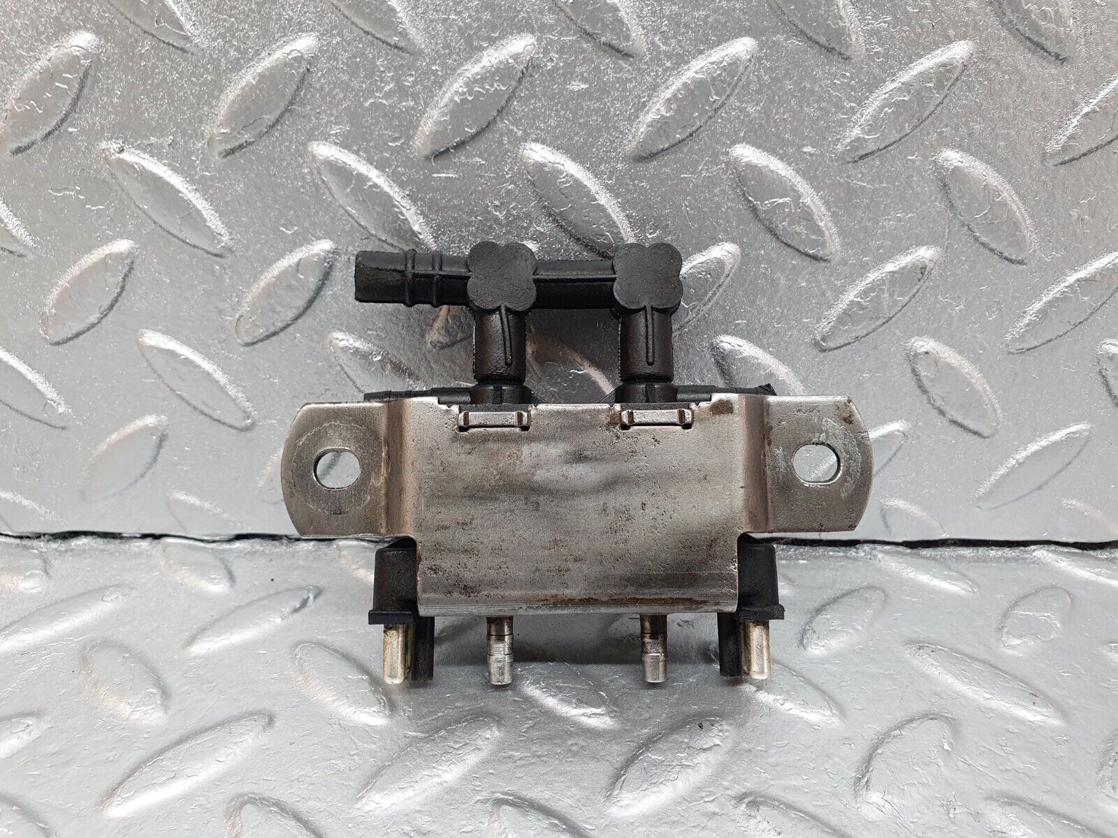 42166 Mercedes-Benz R129 320SL Coupe Solenoid Vacuum Valve 0025400097