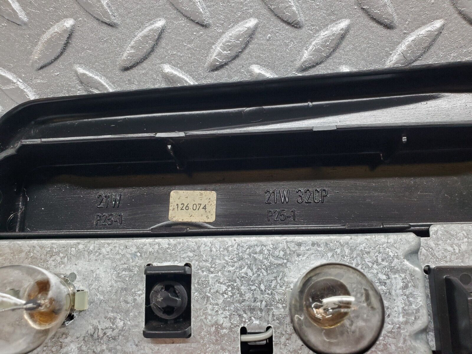 45829 Mercedes-Benz W126 420SE Tail Light & Bulb Holder Right Side 22072