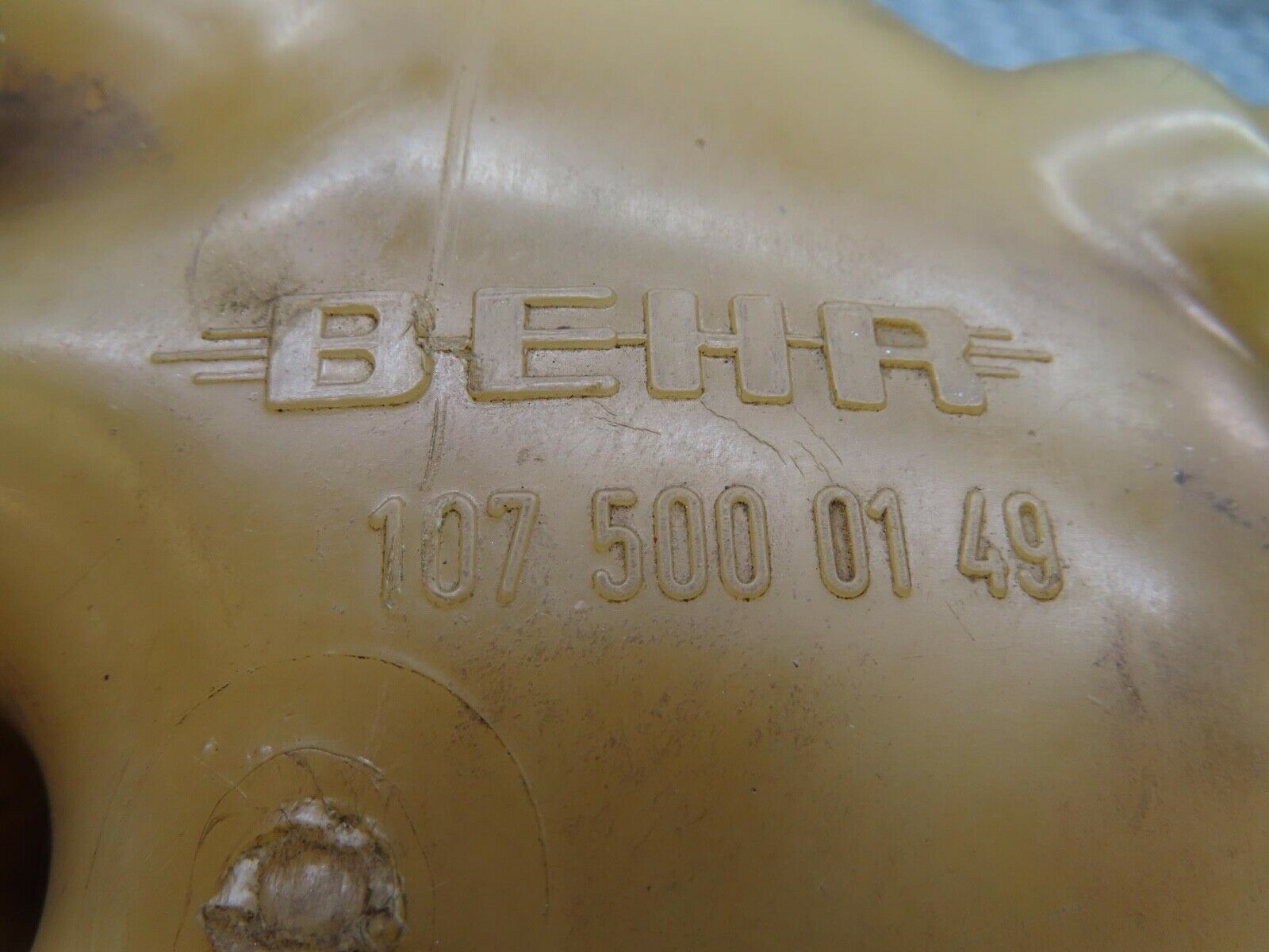 13843 Mercedes-Benz R107 450SL Coolant Tank Reservoir Behr 1075000149