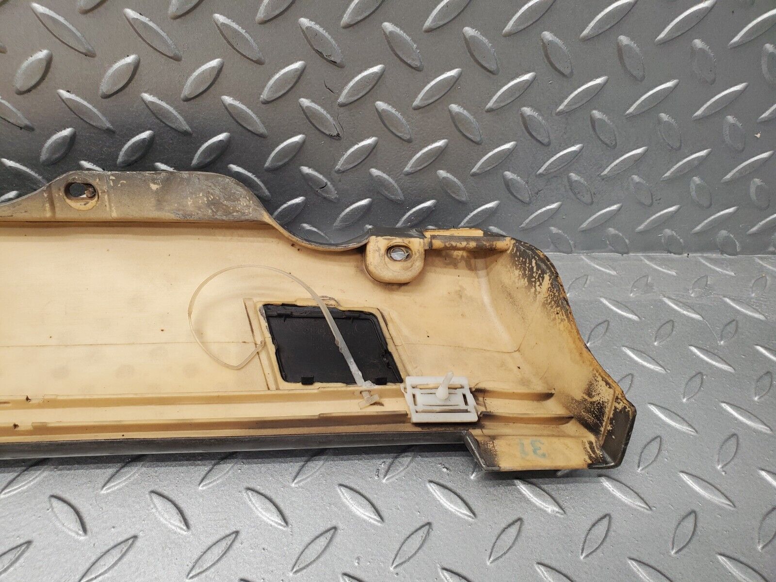 46116 Mercedes-Benz W126 420SE Side Skirt Left 1266904940 1266980130 1266980330
