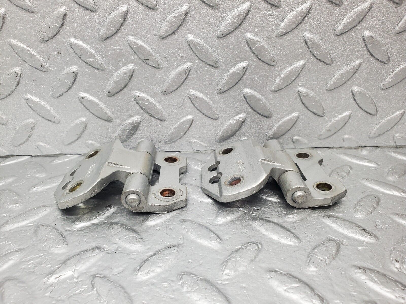 46143 Mercedes-Benz W124 Door Hinge Right Side
