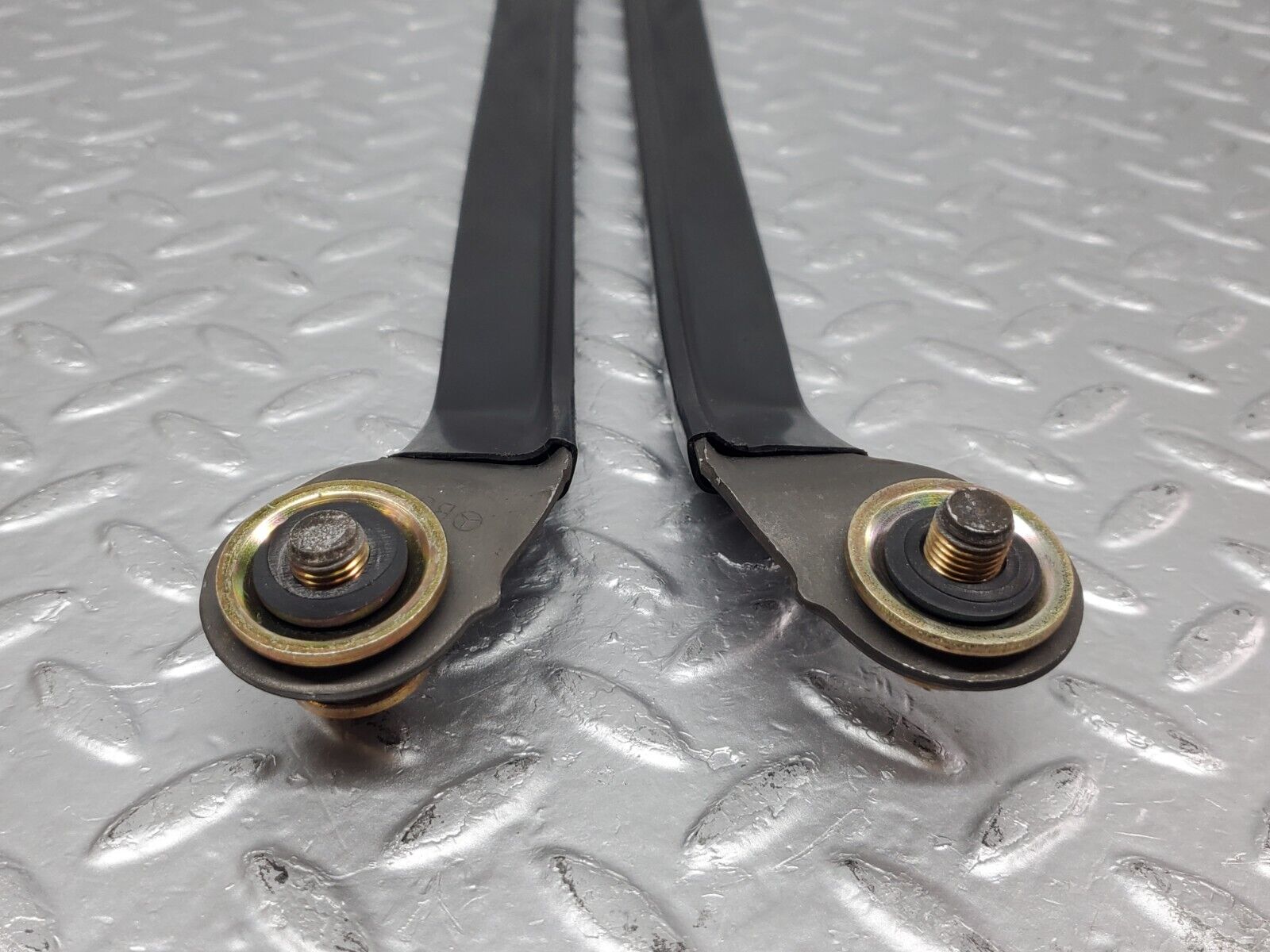 45847 Mercedes-Benz W126 420SE Seat Belt Runner Pair