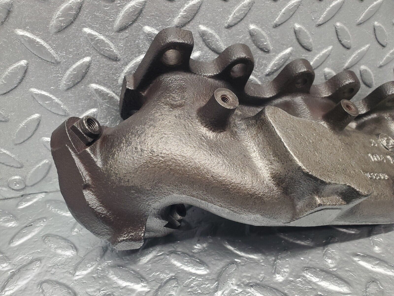 46219 Mercedes-Benz W124 280E Exhaust Manifold Cylinder 4-6 1041423601