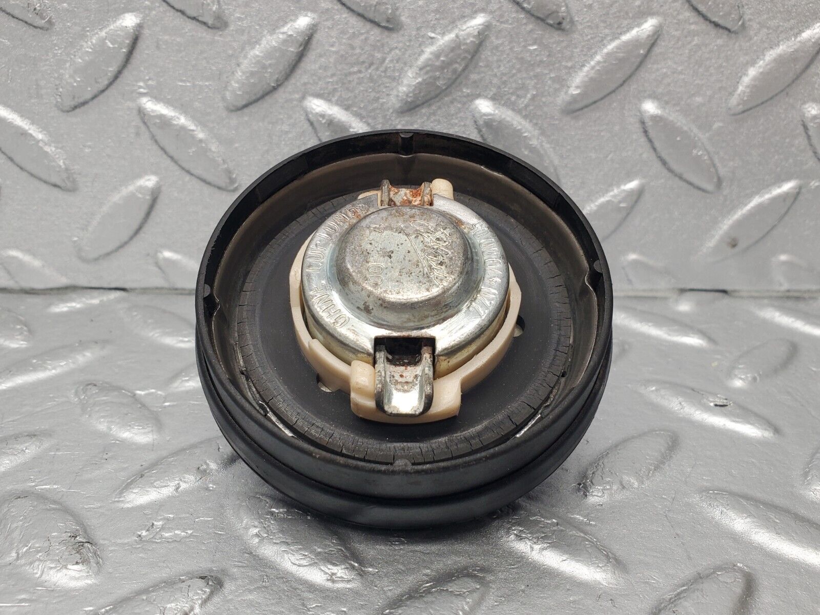 46110 Mercedes-Benz W220 S430 Fuel Tank Cap 2204700005