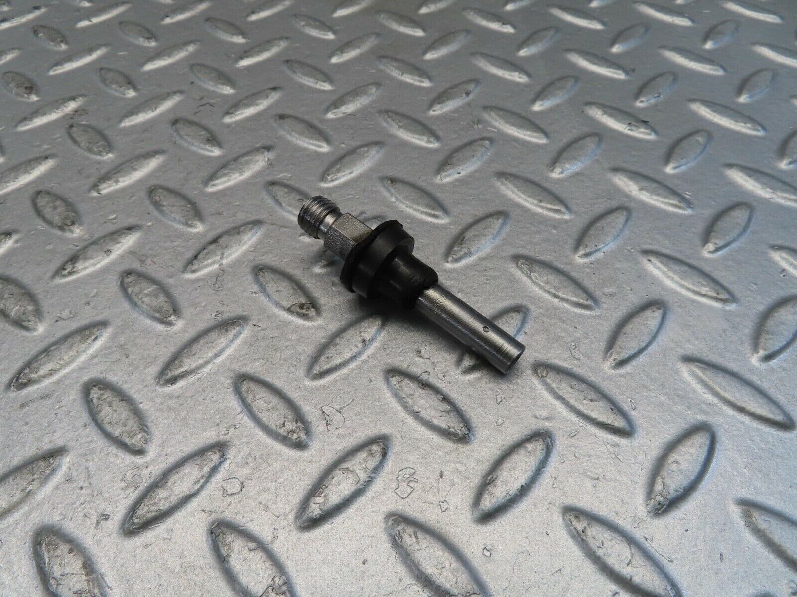 11037 Mercedes-Benz R107 W116 Fuel Injector Bosch 0437502010