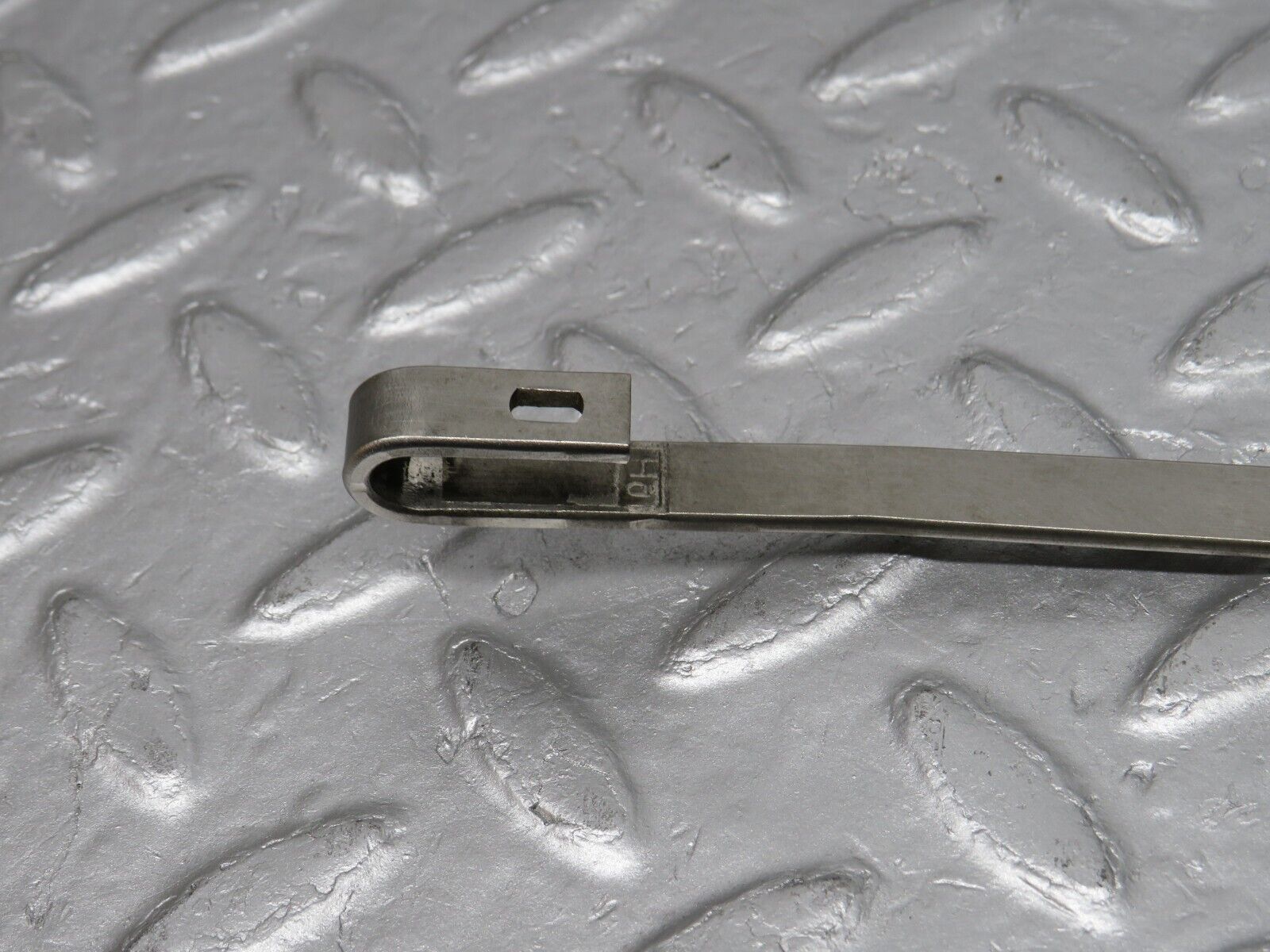 39106 Mercedes-Benz R107 500SL Windscreen Wiper Arm Left Side