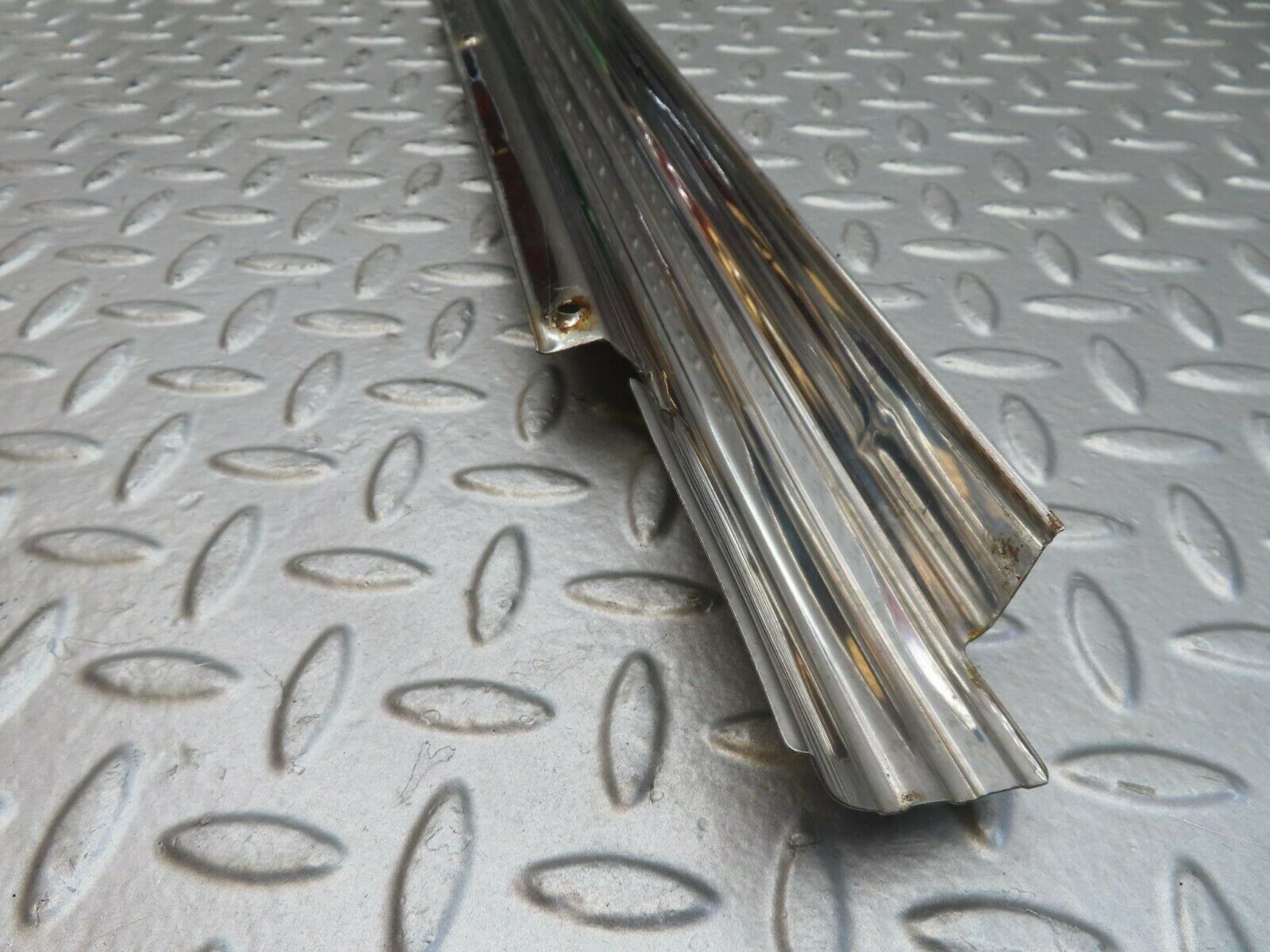 15568 Mercedes-Benz R107 450SL Left Door Sill Chrome