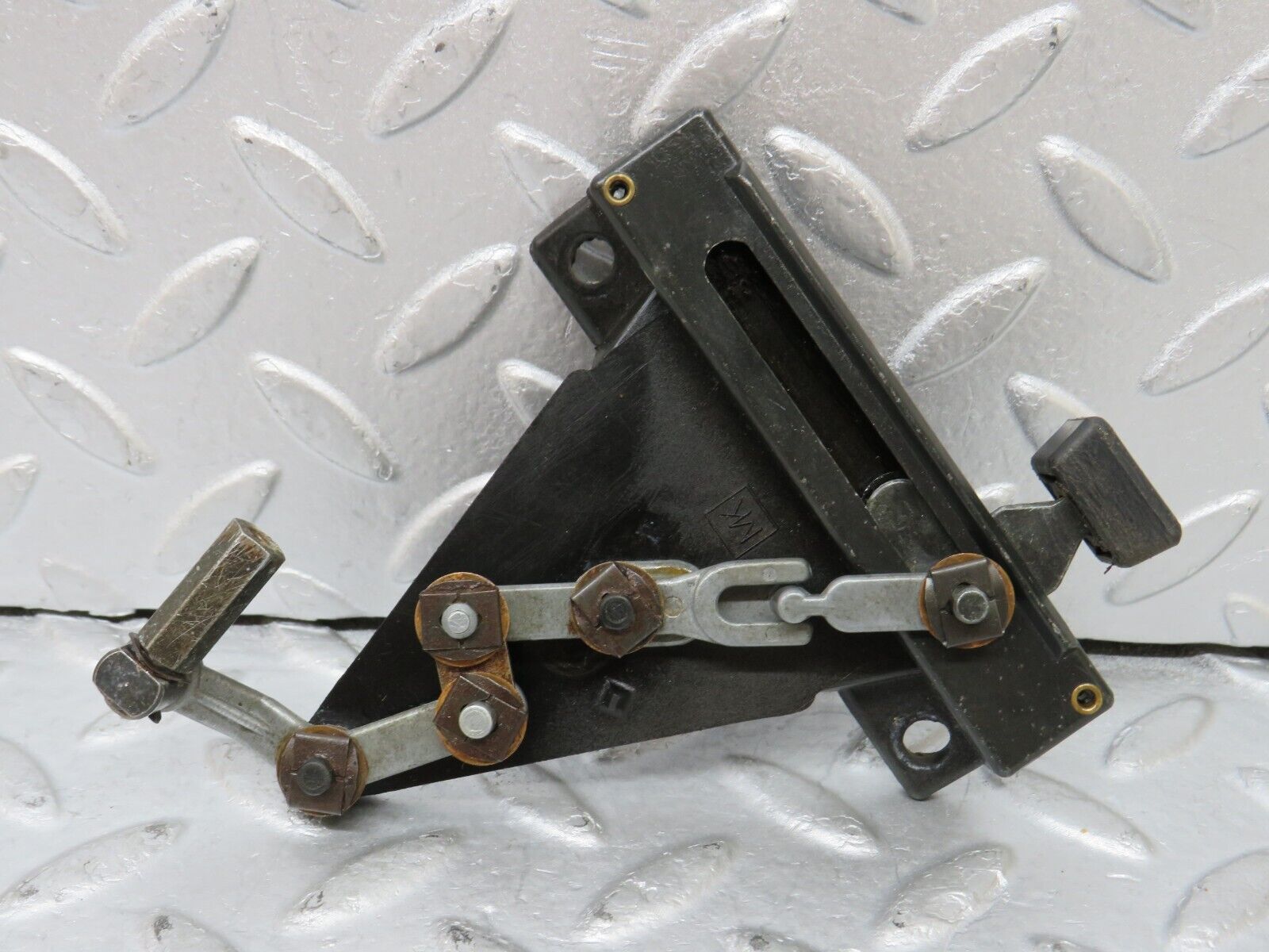 35541 Mercedes-Benz R107 280SL Air Vent Control Lever Centre