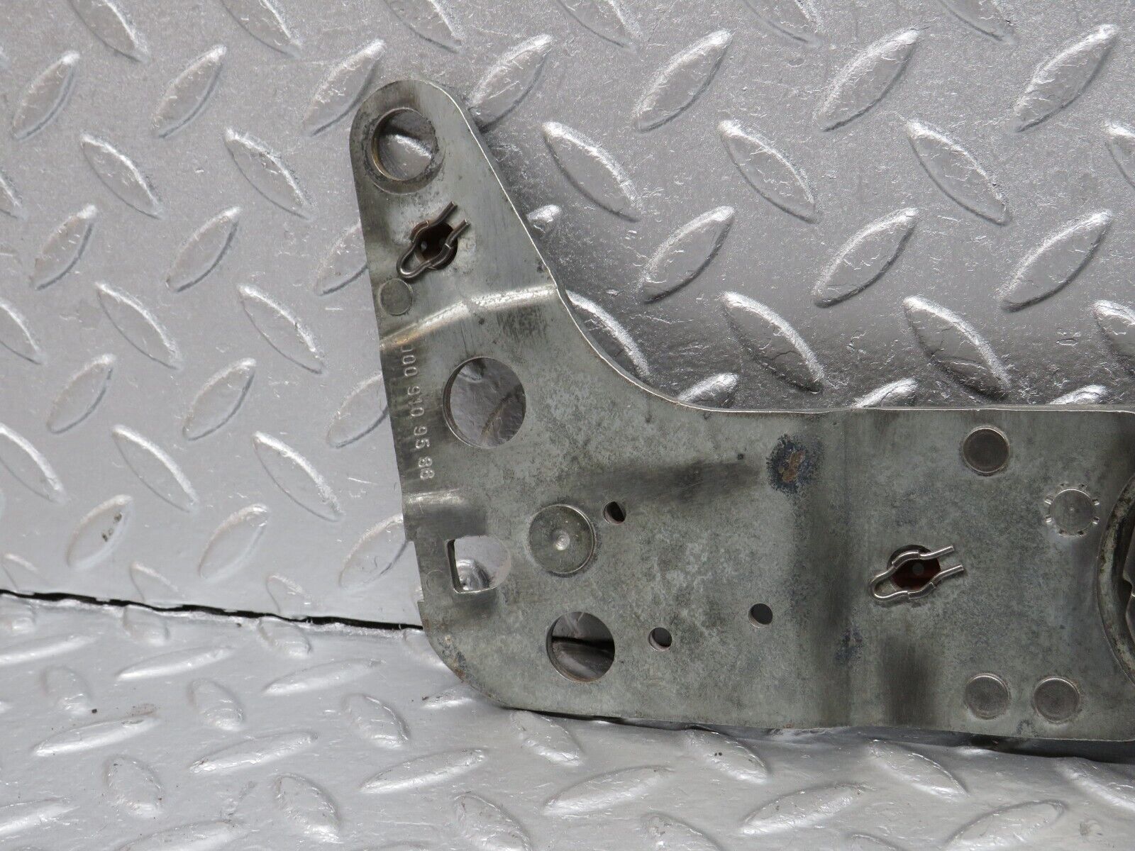 40016 Mercedes-Benz R107 350SL Front Left Seat Hinge 0009109586