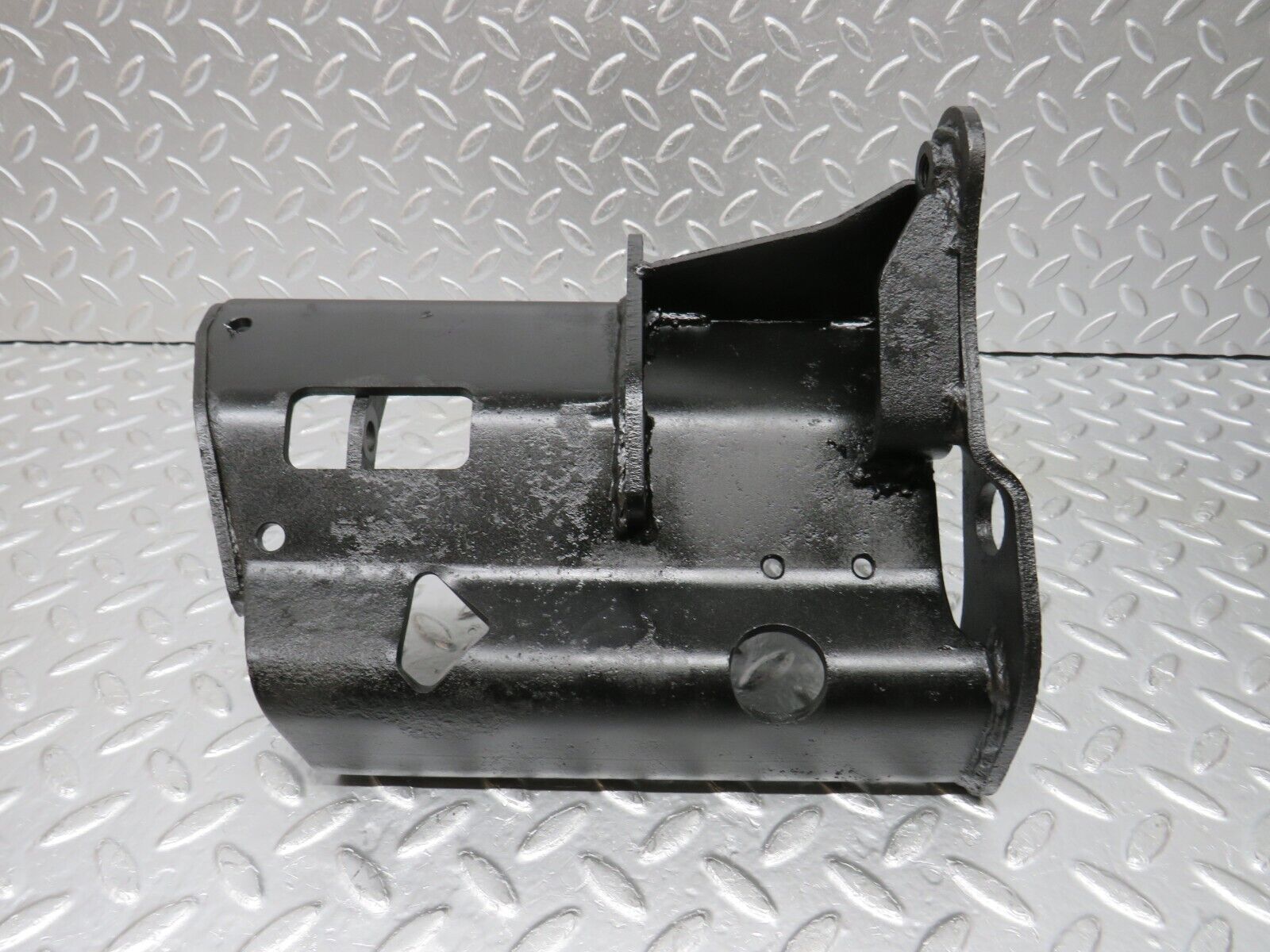 32979 Mercedes-Benz C107 R107 350 V8 Air Condition Compressor Mount Bracket