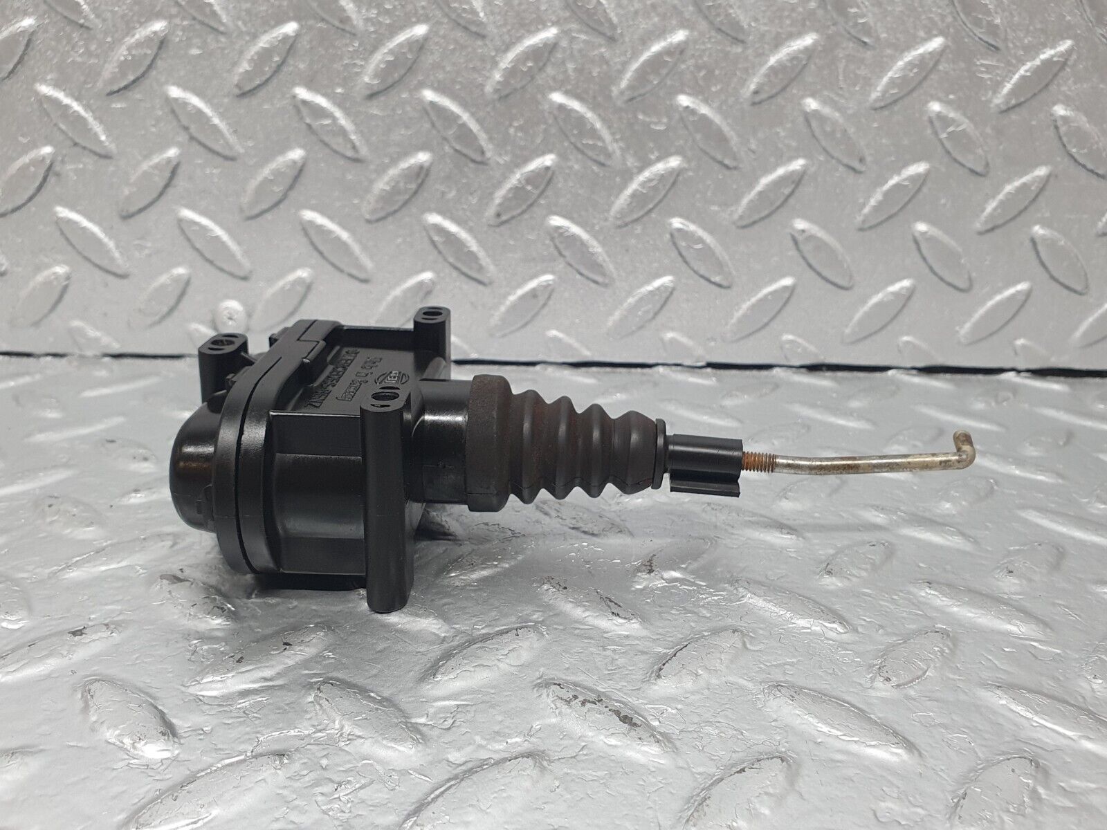 43646 Mercedes-Benz C126 380SEC Coupe Right Door Lock Vacuum Actuator